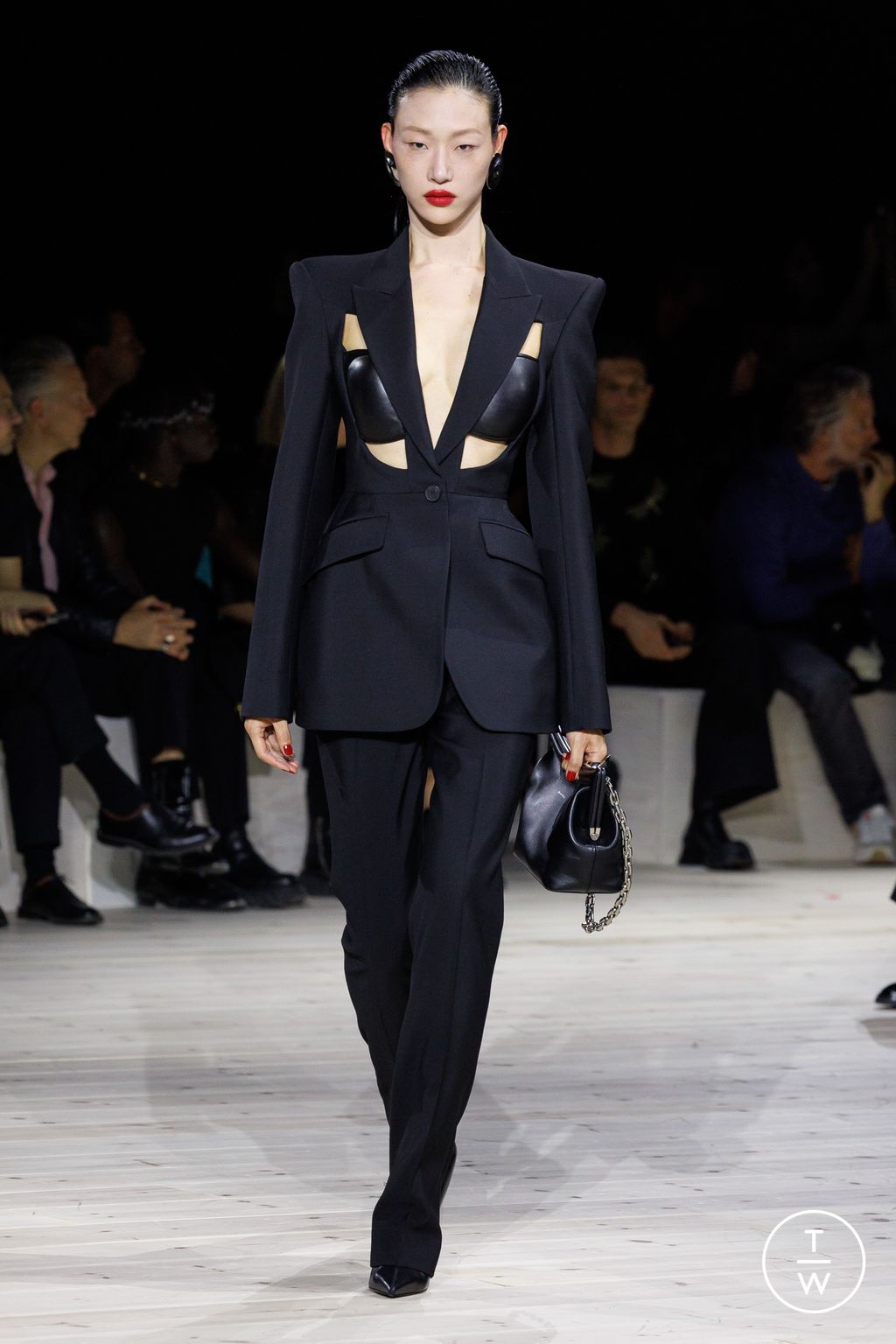 Fashion Week Paris Spring/Summer 2024 look 12 from the Alexander McQueen collection womenswear