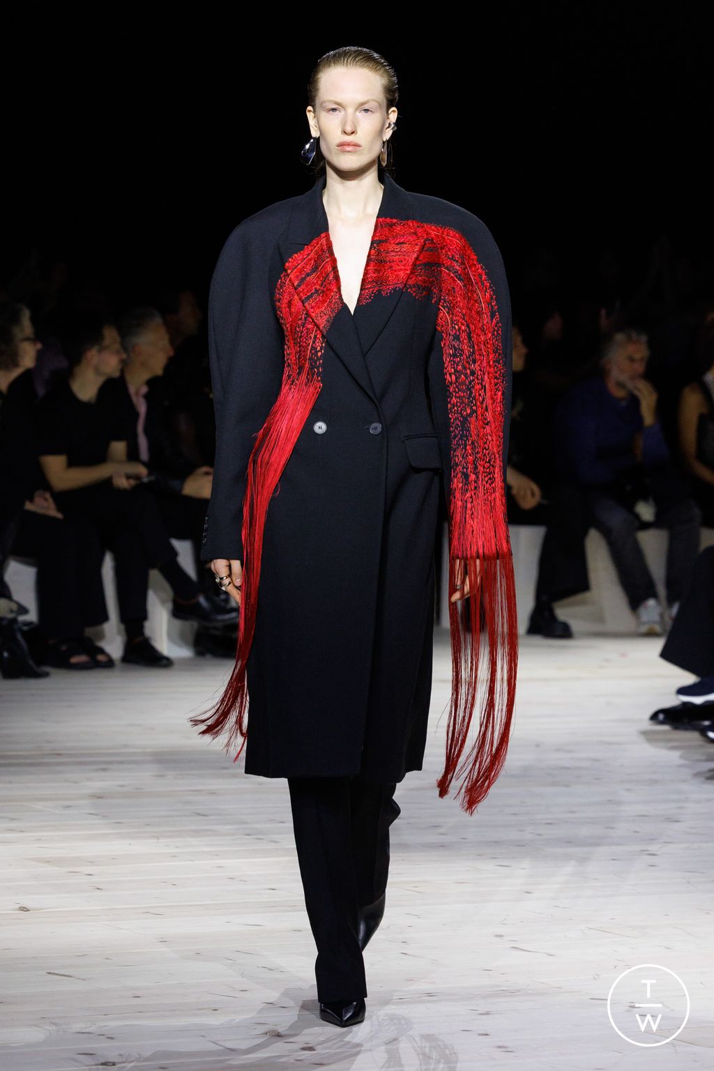 Fashion Week Paris Spring/Summer 2024 look 13 de la collection Alexander McQueen womenswear