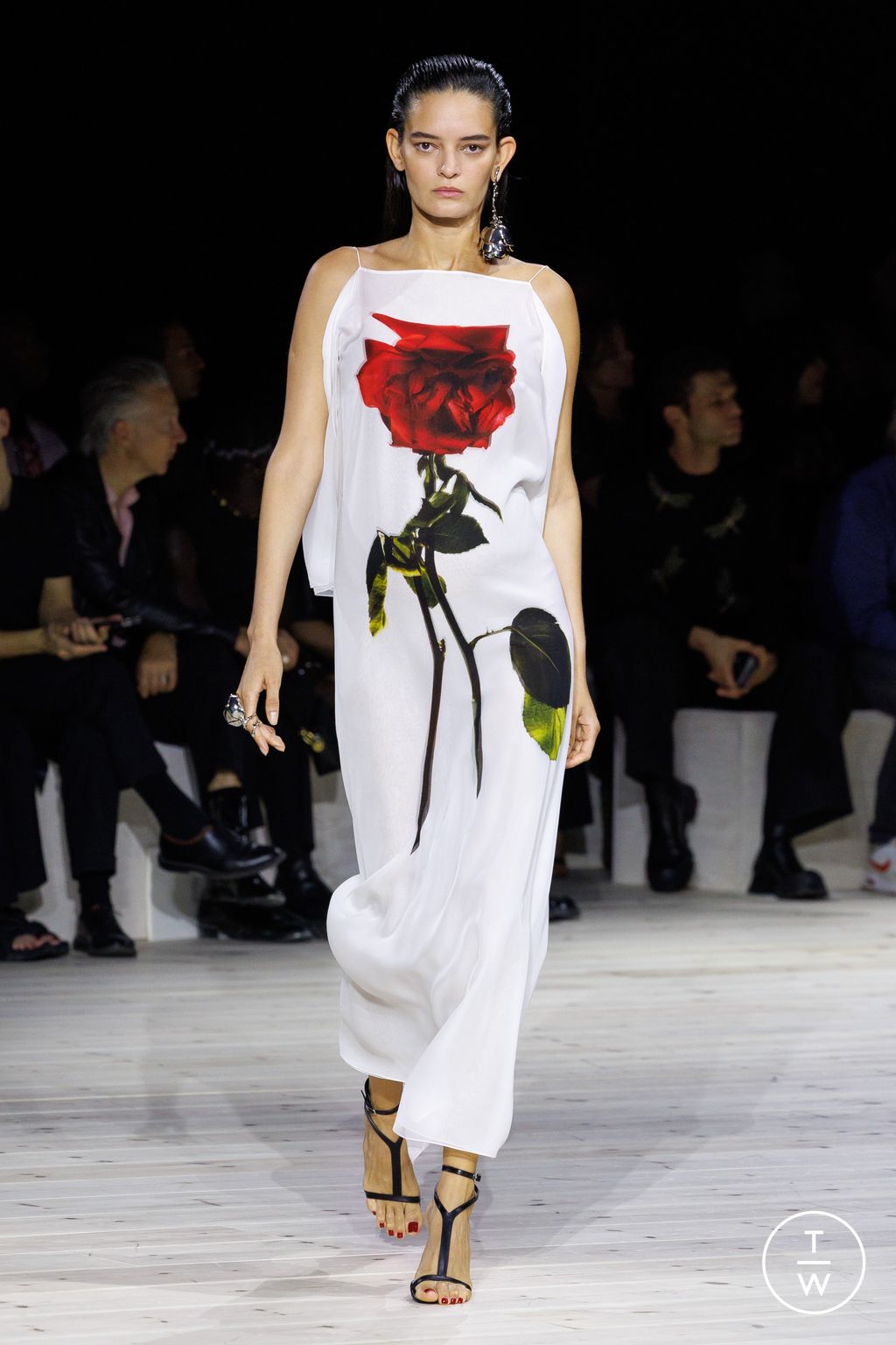 Fashion Week Paris Spring/Summer 2024 look 17 de la collection Alexander McQueen womenswear