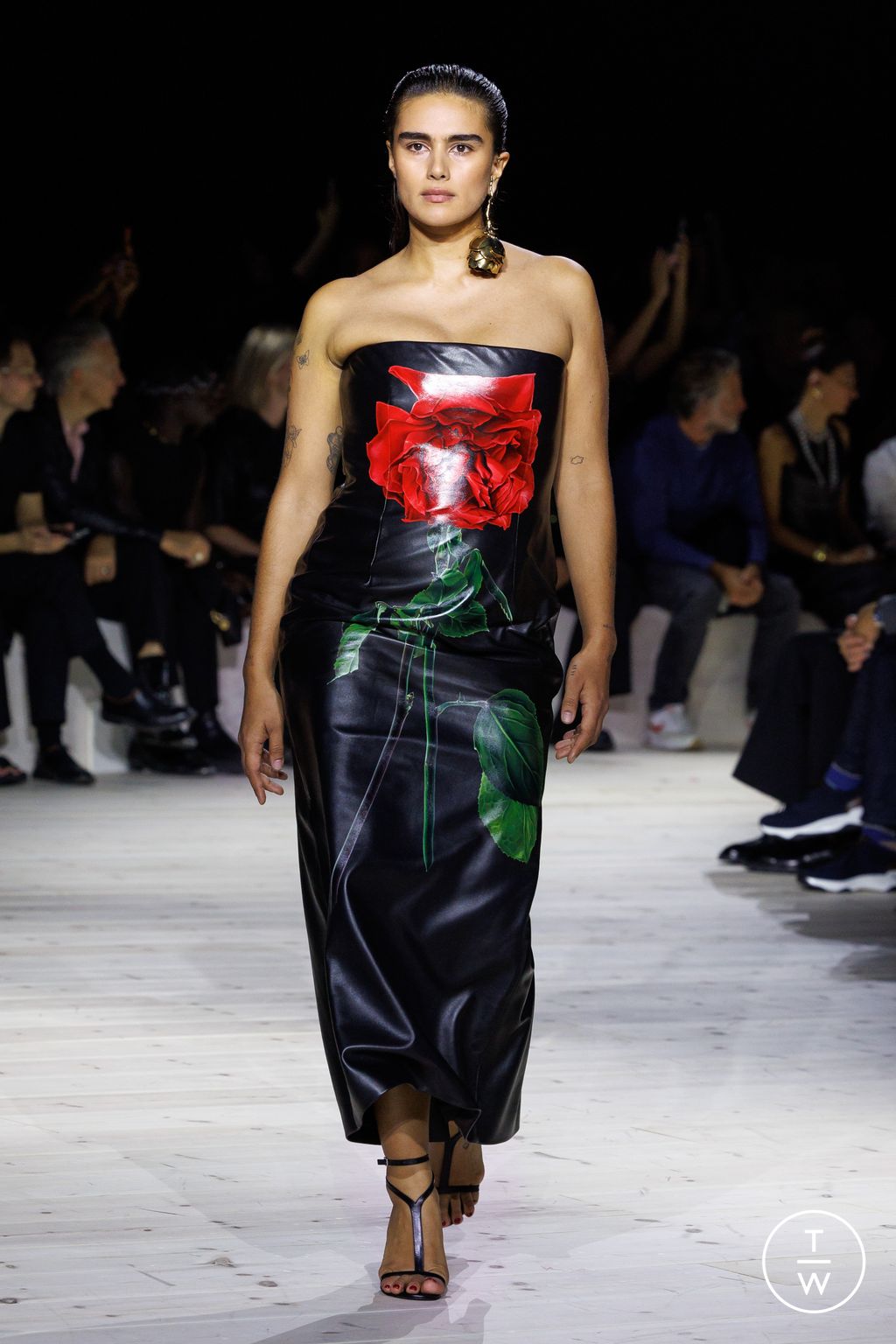 Fashion Week Paris Spring/Summer 2024 look 19 from the Alexander McQueen collection 女装