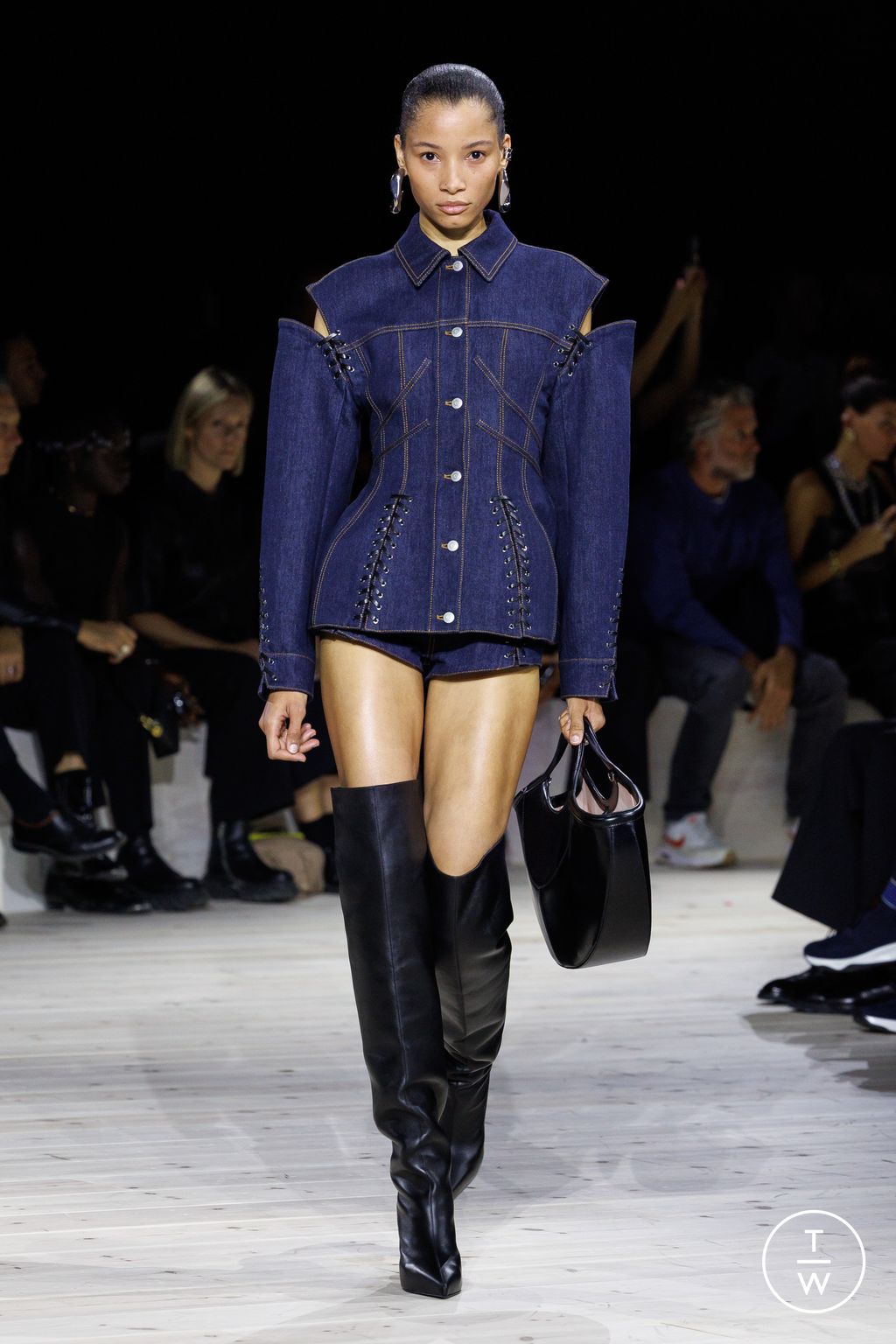 Fashion Week Paris Spring/Summer 2024 look 21 de la collection Alexander McQueen womenswear