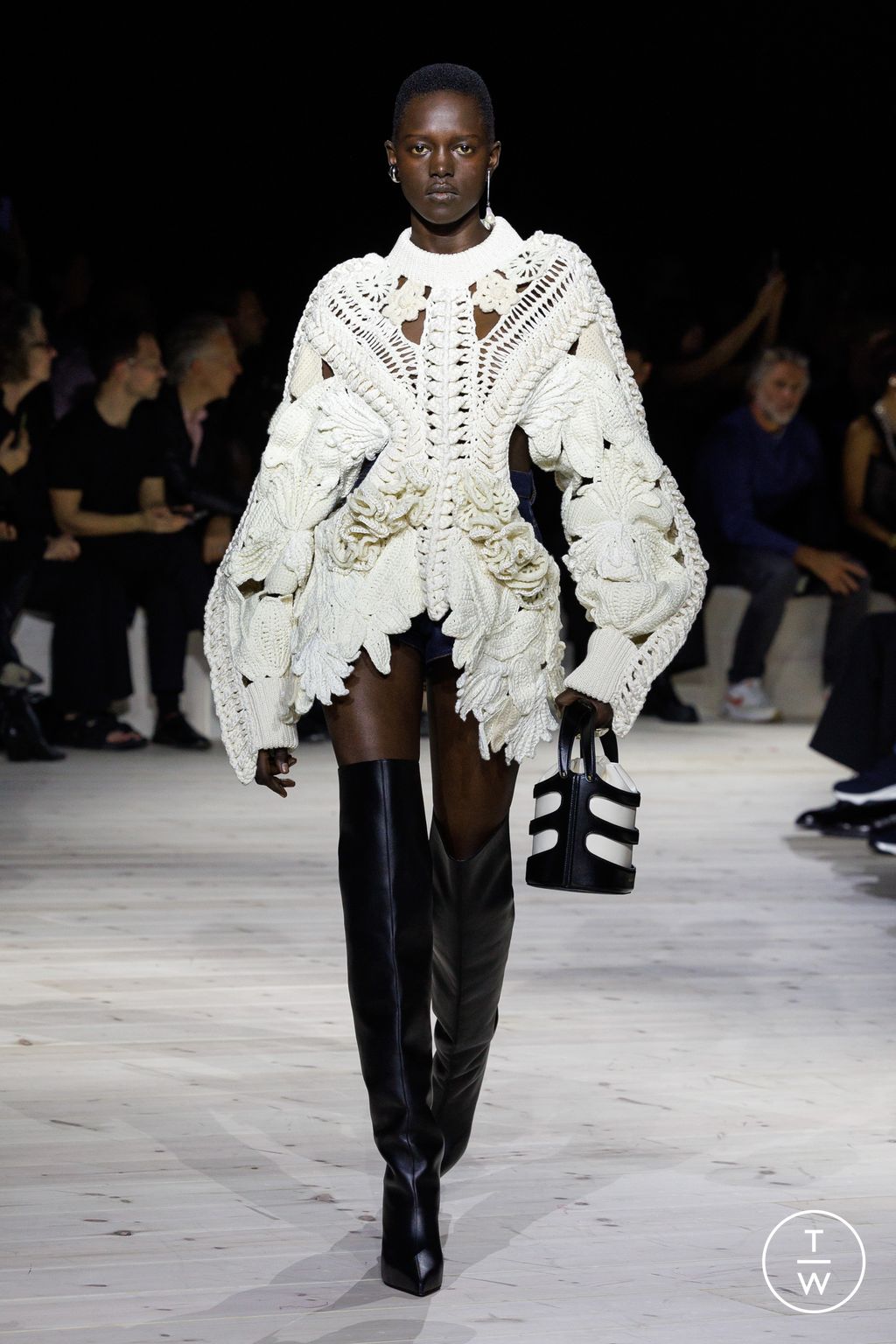Fashion Week Paris Spring/Summer 2024 look 23 de la collection Alexander McQueen womenswear