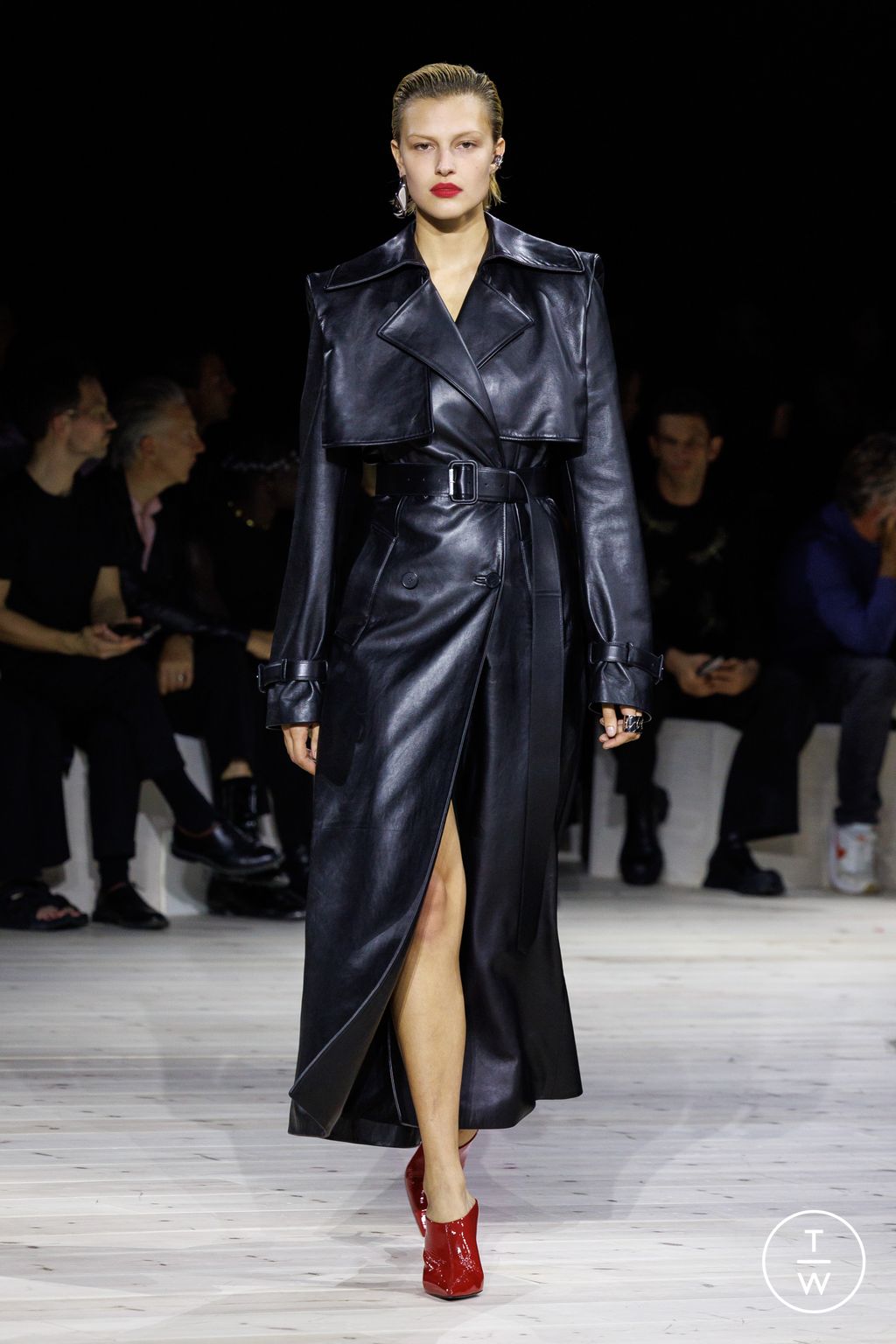 Fashion Week Paris Spring/Summer 2024 look 26 from the Alexander McQueen collection 女装