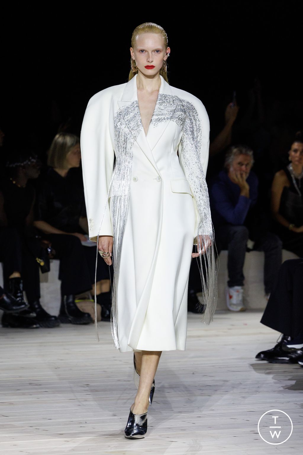 Fashion Week Paris Spring/Summer 2024 look 30 from the Alexander McQueen collection 女装