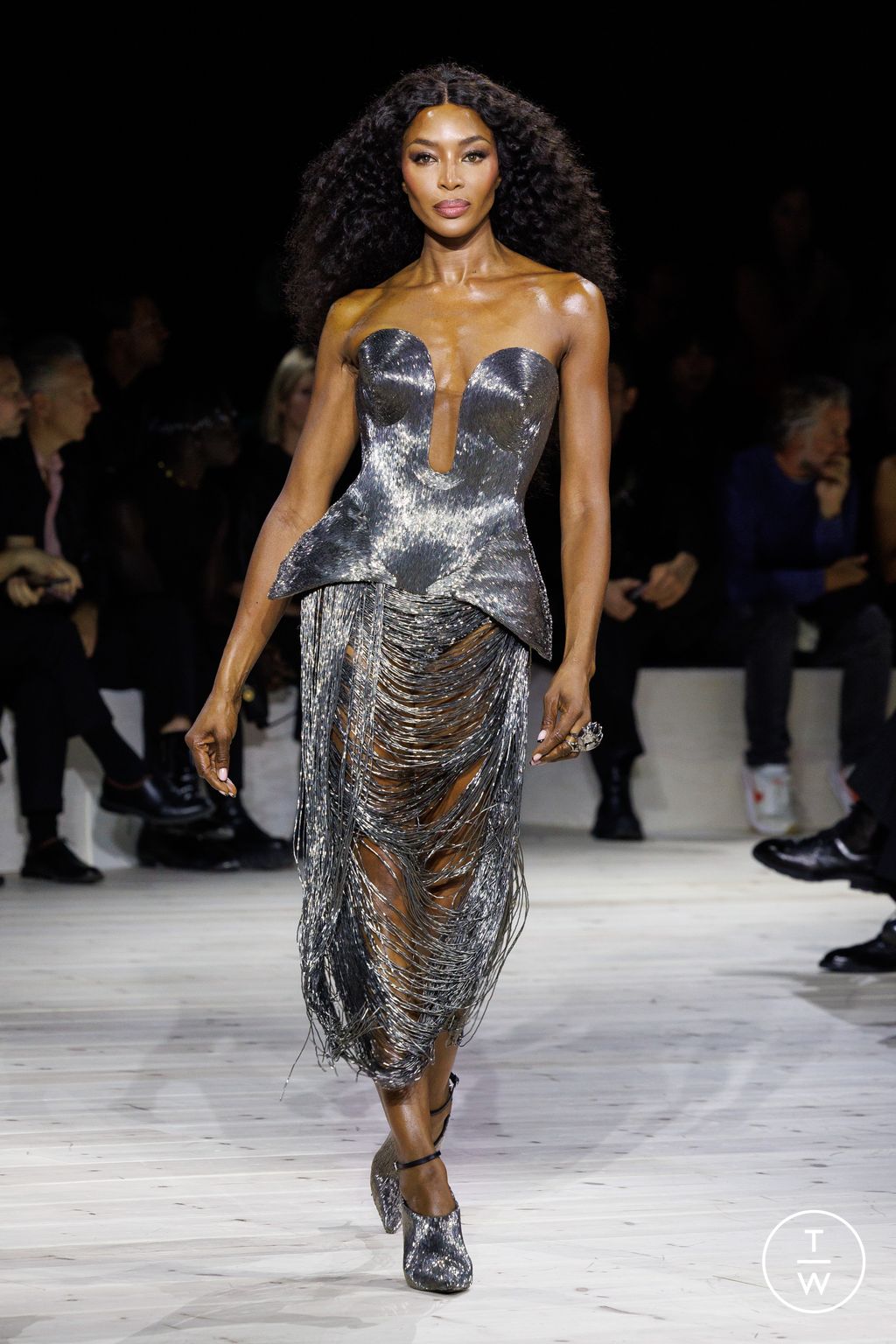 Fashion Week Paris Spring/Summer 2024 look 45 from the Alexander McQueen collection 女装
