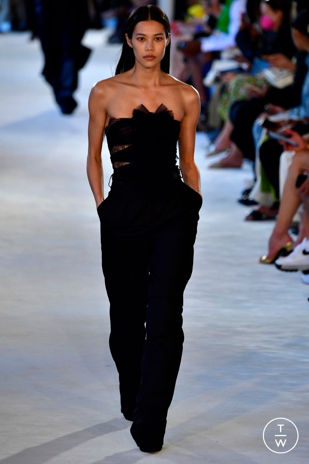 Fashion Week Paris Fall/Winter 2022 look 7 from the Alexandre Vauthier collection couture