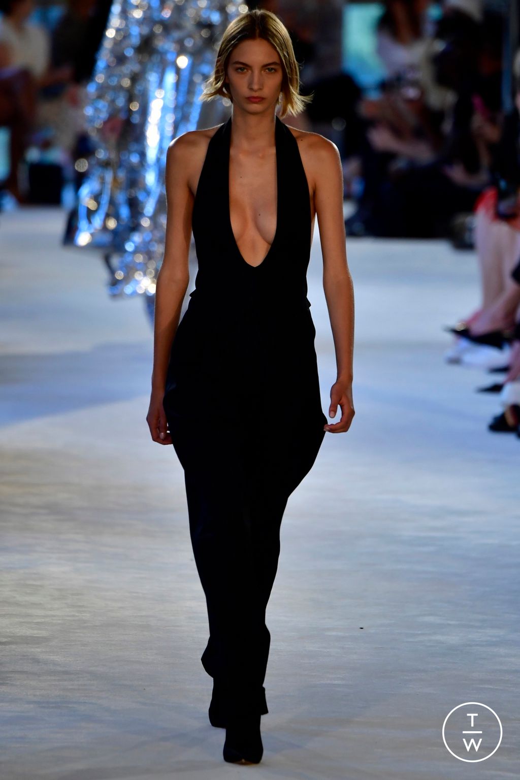 Fashion Week Paris Fall/Winter 2022 look 9 from the Alexandre Vauthier collection couture