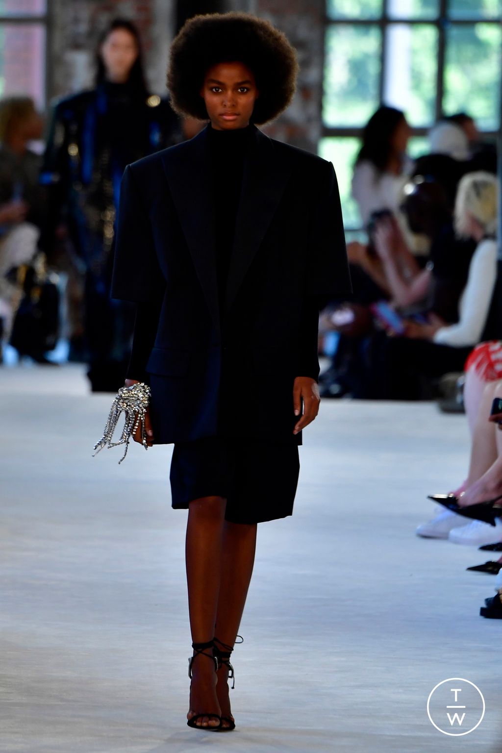 Fashion Week Paris Fall/Winter 2022 look 13 de la collection Alexandre Vauthier couture