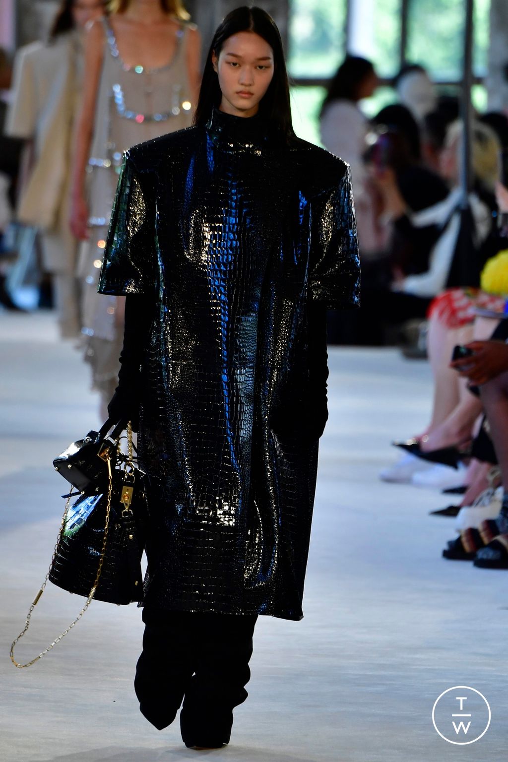 Fashion Week Paris Fall/Winter 2022 look 14 de la collection Alexandre Vauthier couture