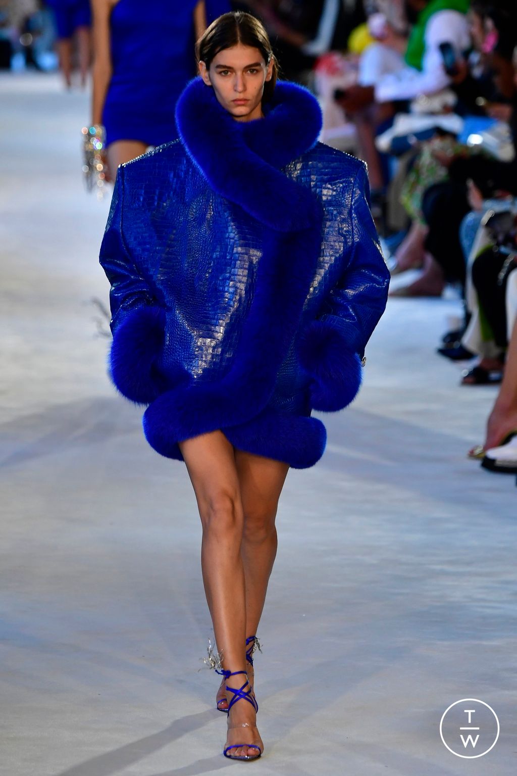 Fashion Week Paris Fall/Winter 2022 look 23 de la collection Alexandre Vauthier couture