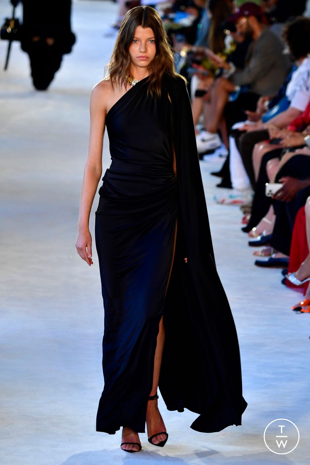 Fashion Week Paris Fall/Winter 2022 look 27 from the Alexandre Vauthier collection couture