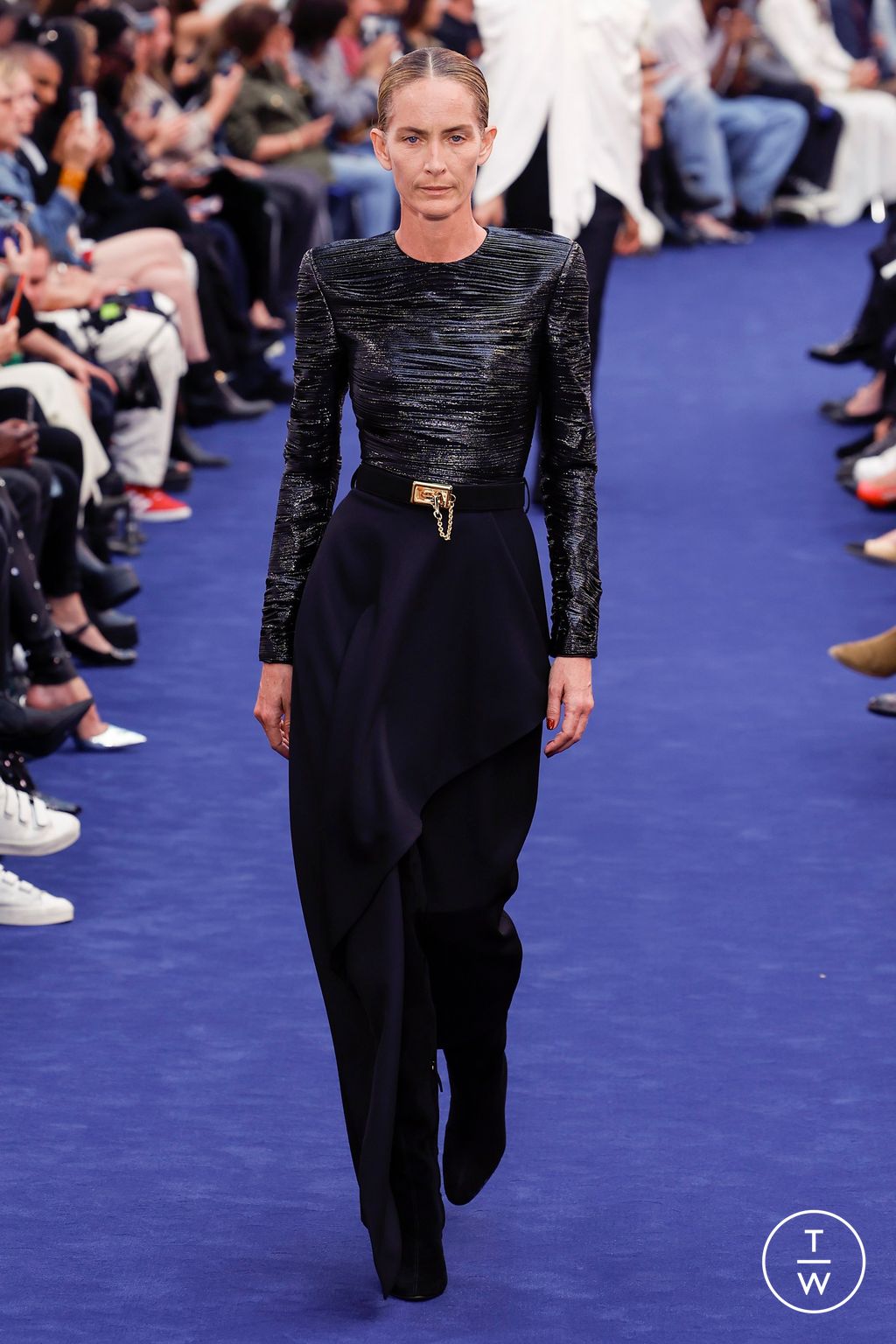 Fashion Week Paris Fall/Winter 2023 look 3 de la collection Alexandre Vauthier couture