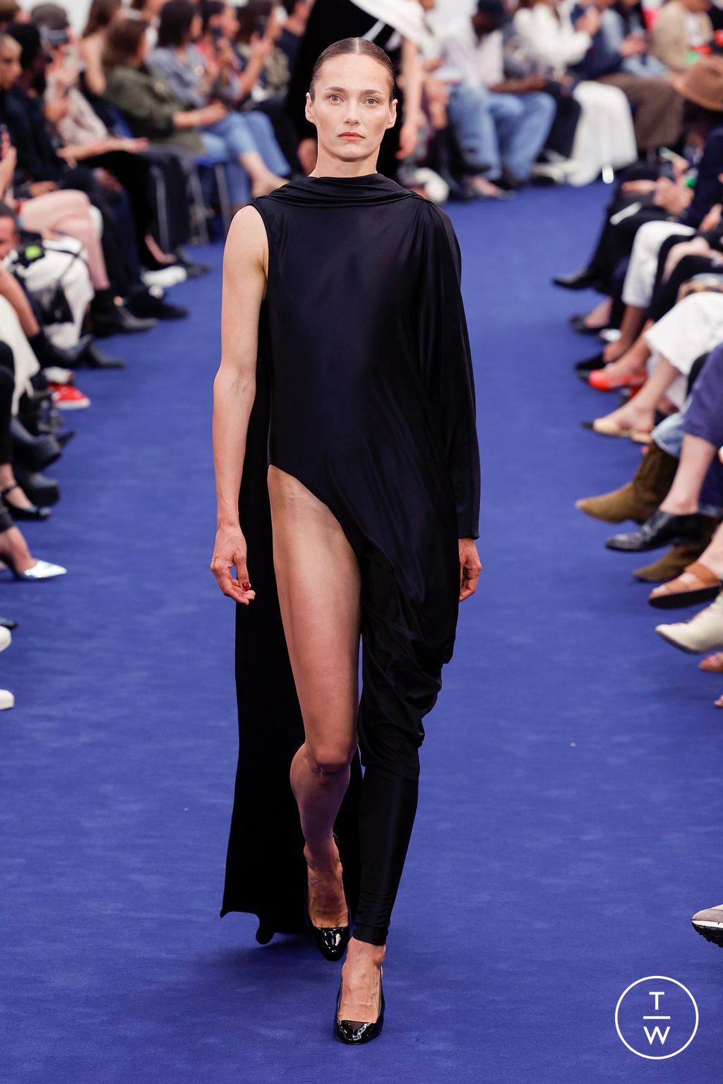 Fashion Week Paris Fall/Winter 2023 look 9 de la collection Alexandre Vauthier couture