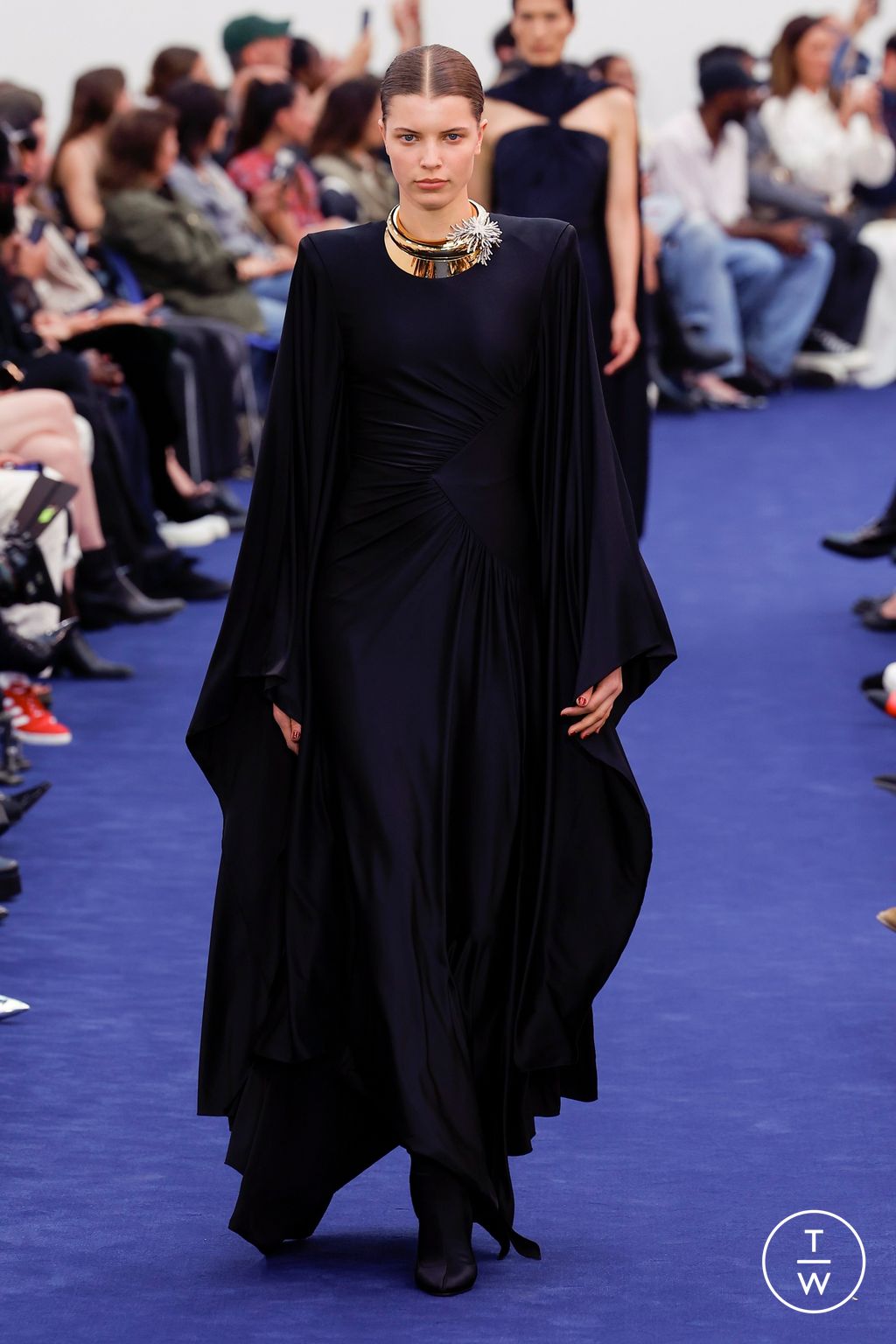 Fashion Week Paris Fall/Winter 2023 look 16 de la collection Alexandre Vauthier couture