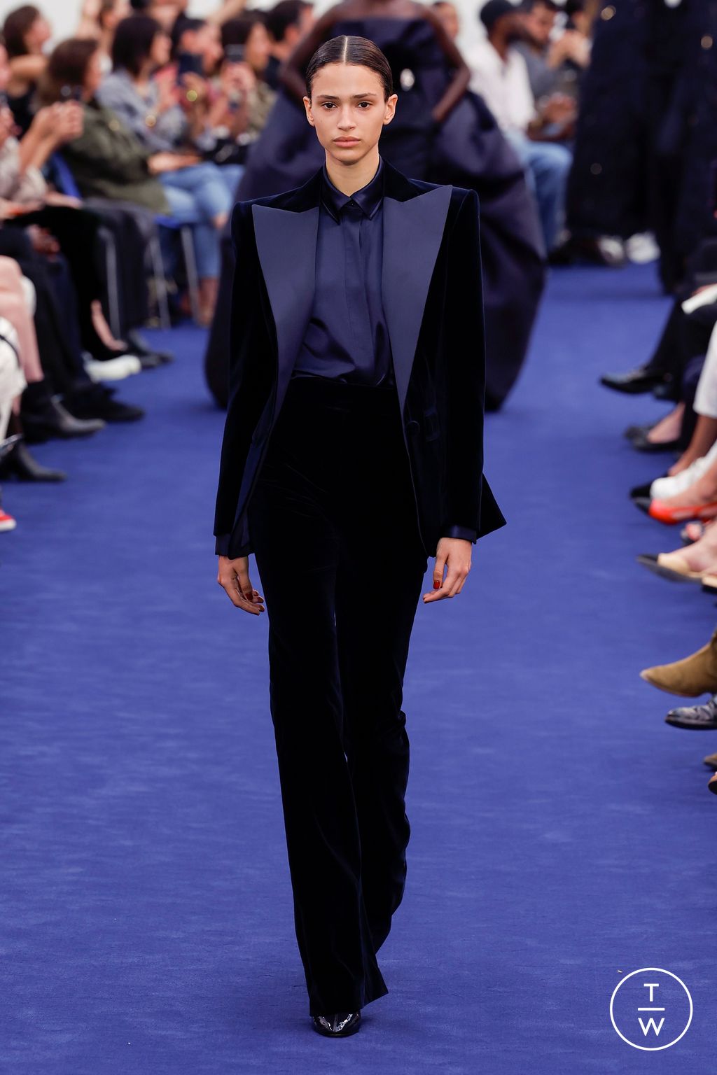 Fashion Week Paris Fall/Winter 2023 look 18 from the Alexandre Vauthier collection 高级定制