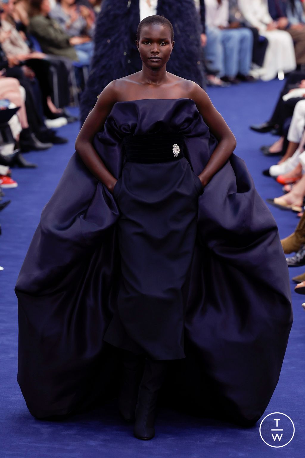 Fashion Week Paris Fall/Winter 2023 look 19 de la collection Alexandre Vauthier couture