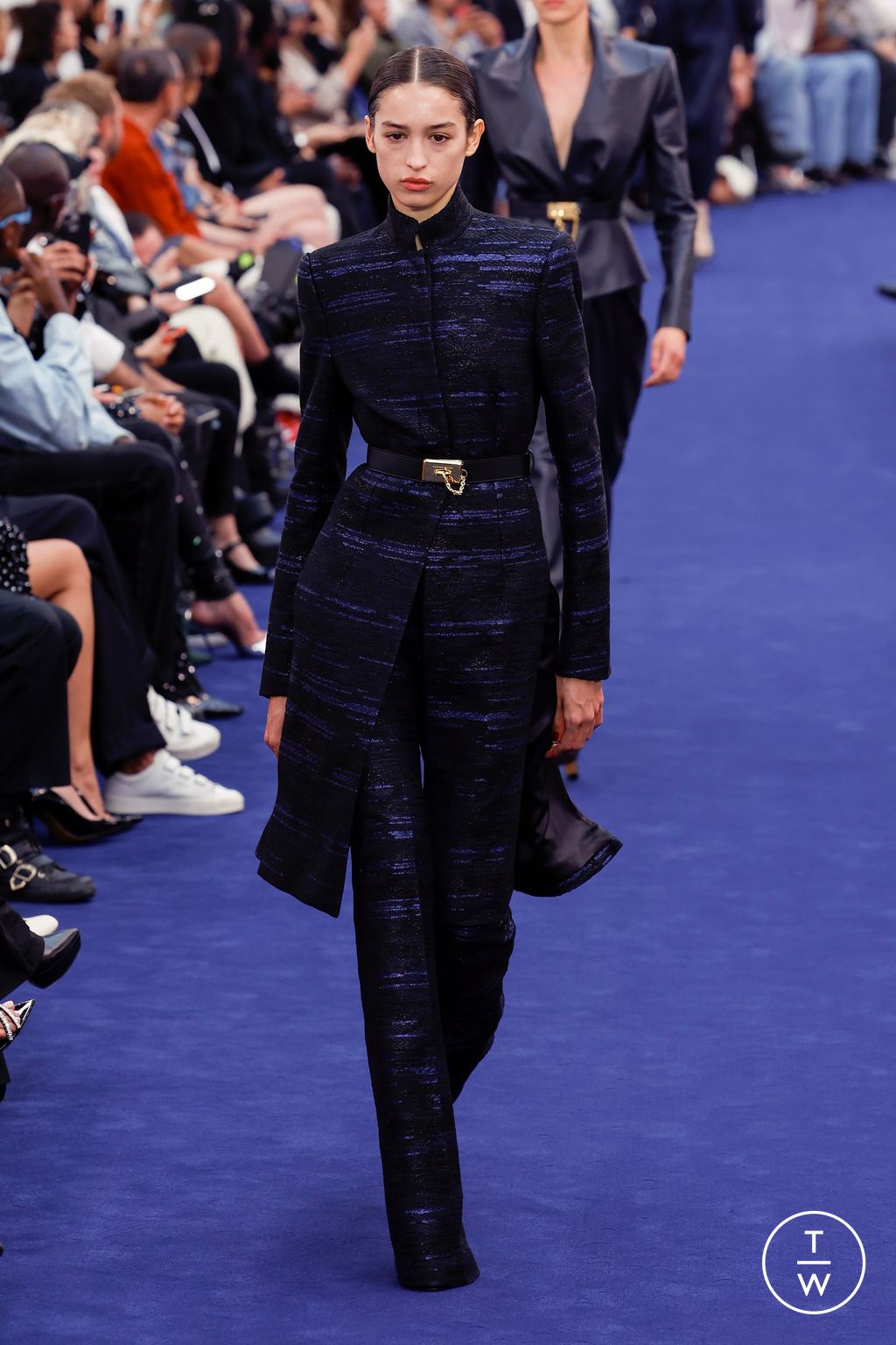 Fashion Week Paris Fall/Winter 2023 look 21 from the Alexandre Vauthier collection 高级定制