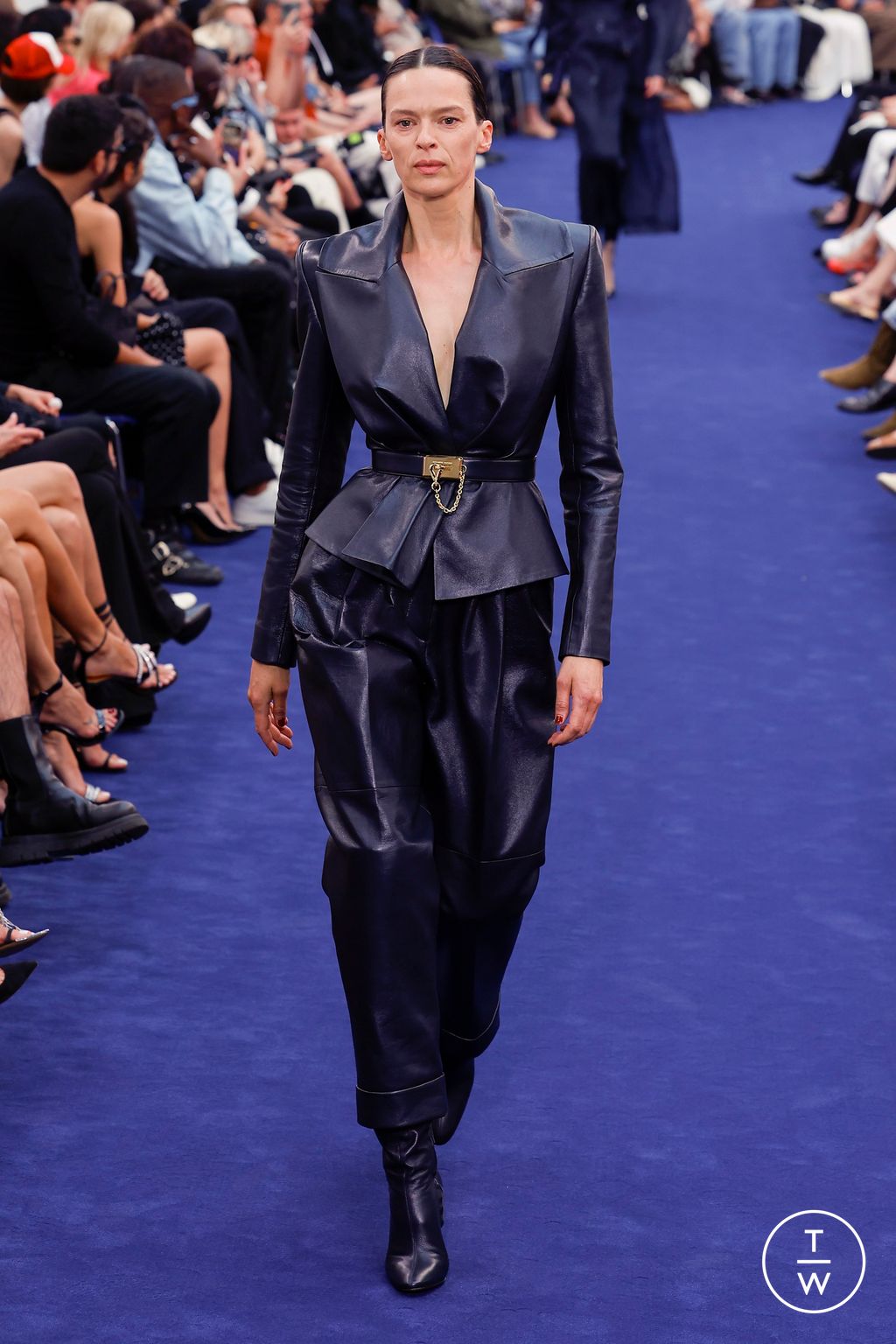 Fashion Week Paris Fall/Winter 2023 look 22 from the Alexandre Vauthier collection 高级定制
