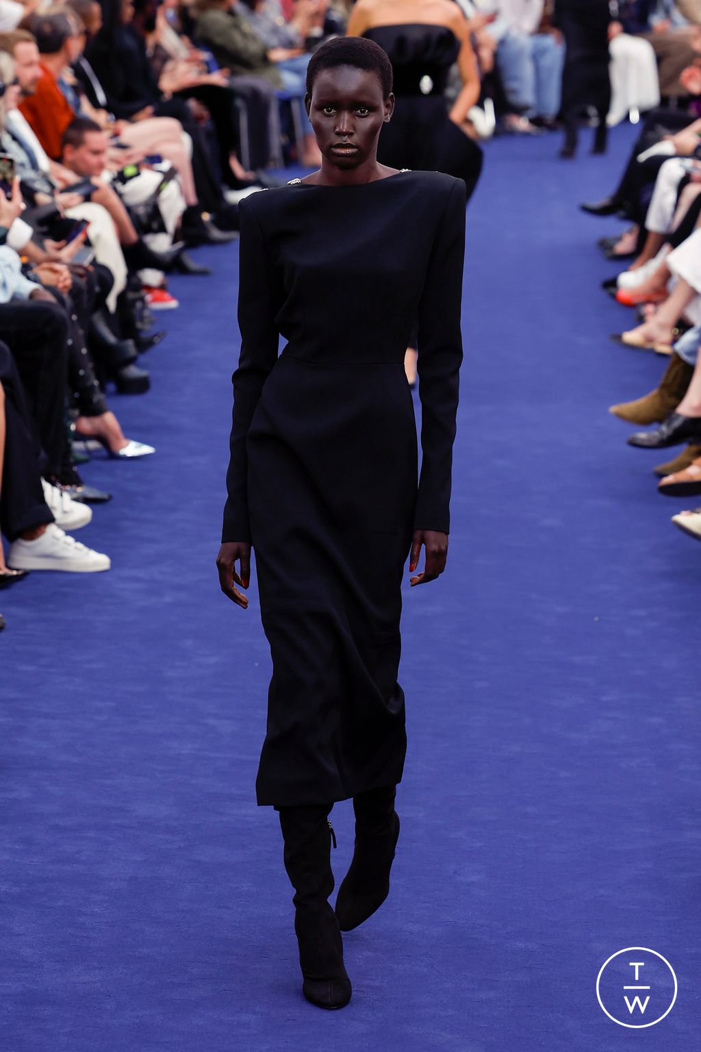 Fashion Week Paris Fall/Winter 2023 look 25 de la collection Alexandre Vauthier couture
