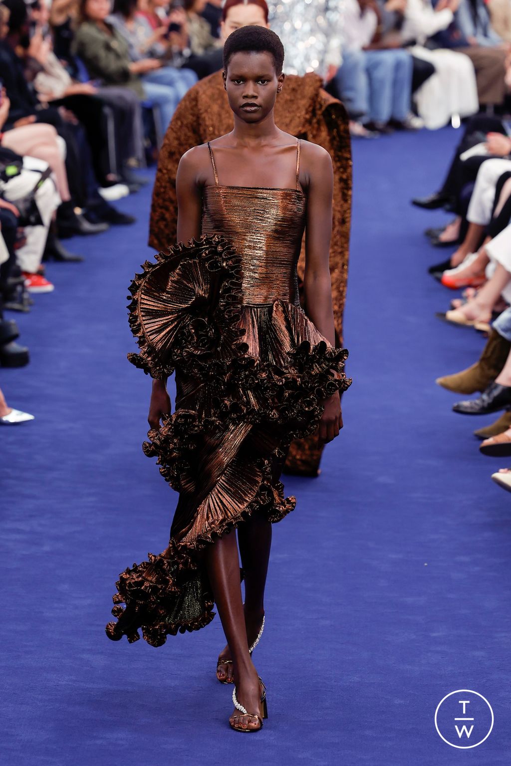 Fashion Week Paris Fall/Winter 2023 look 31 de la collection Alexandre Vauthier couture
