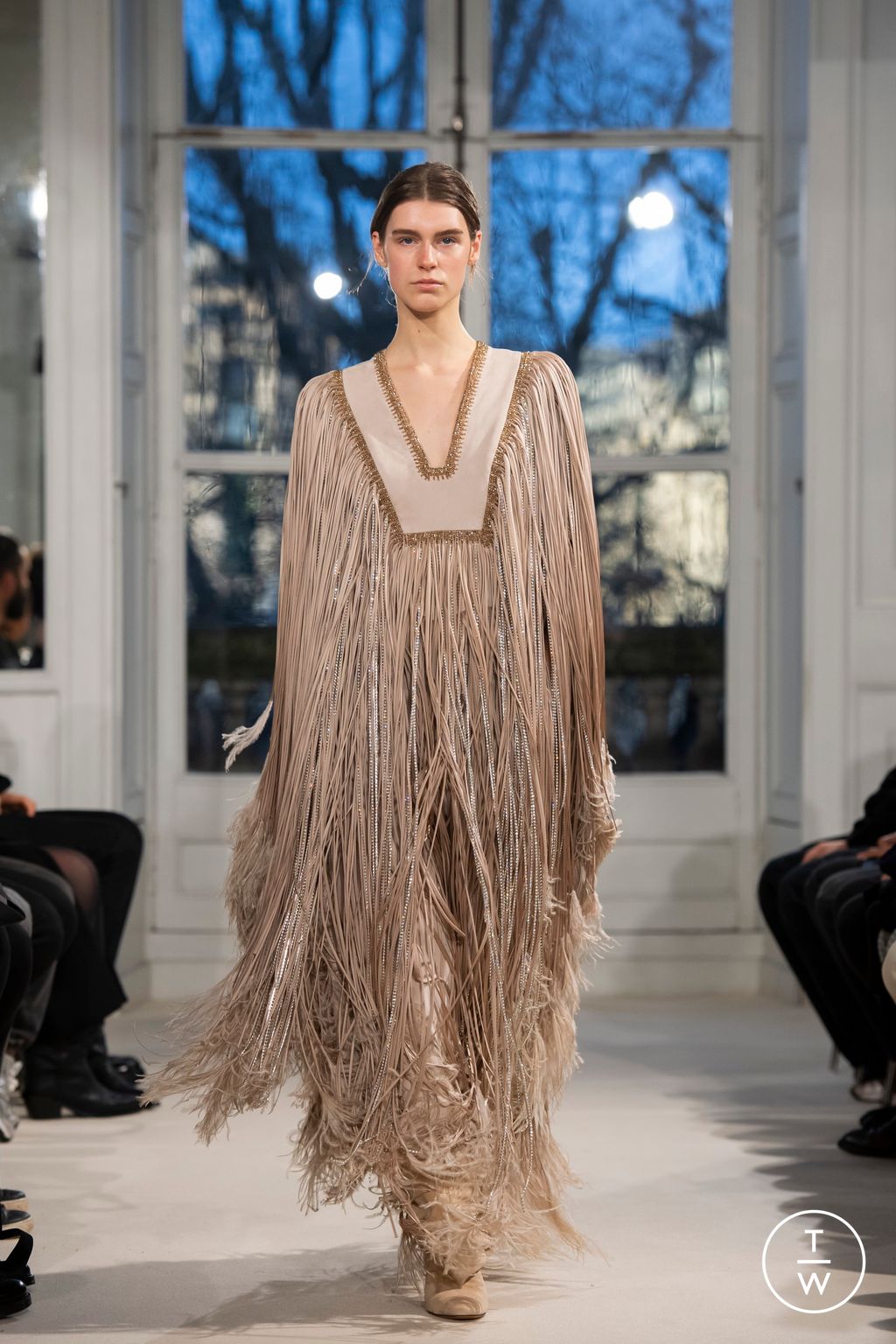 Fashion Week Paris Spring/Summer 2025 look 6 de la collection Alexandre Vauthier couture