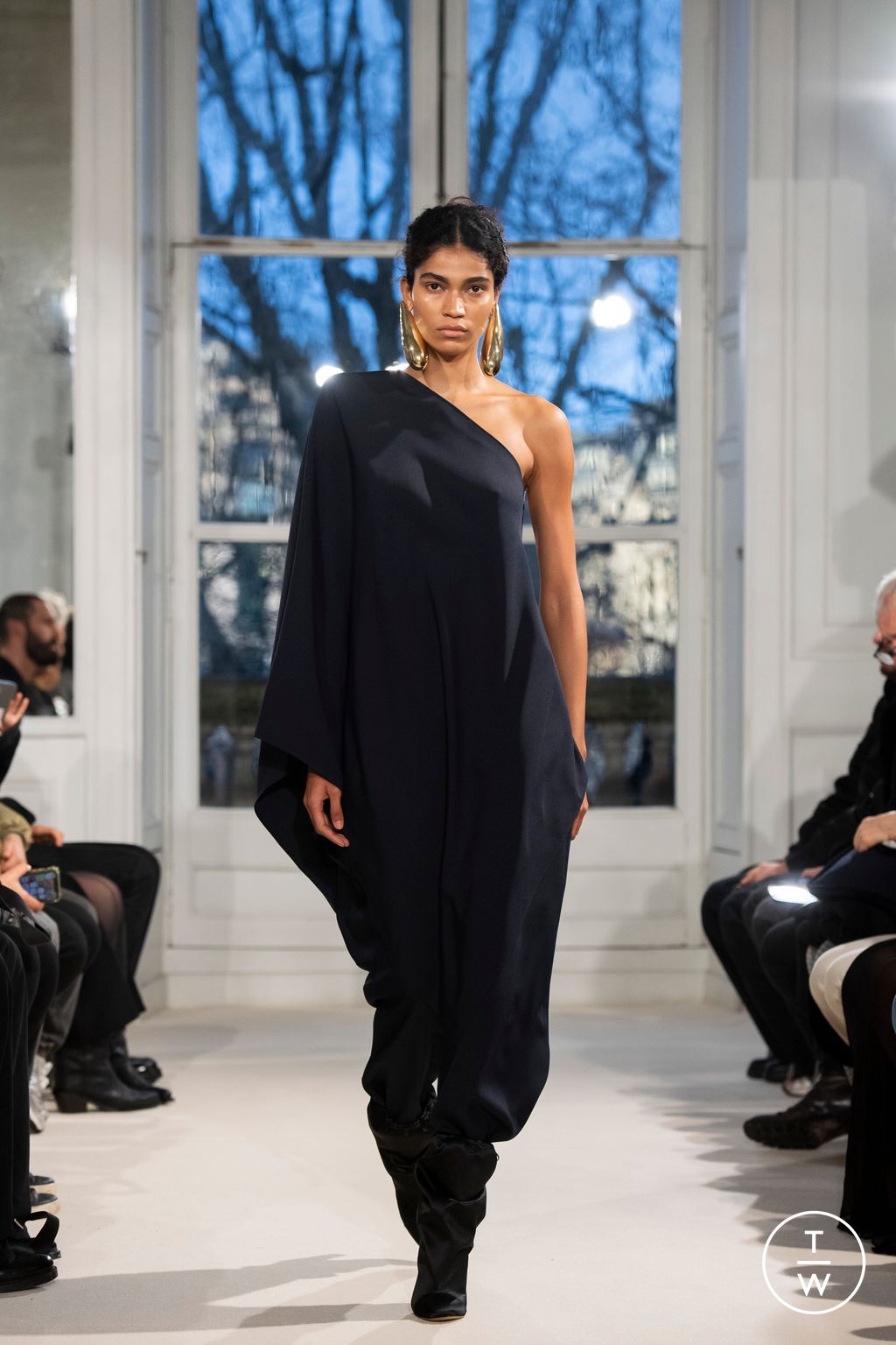 Fashion Week Paris Spring/Summer 2025 look 8 de la collection Alexandre Vauthier couture