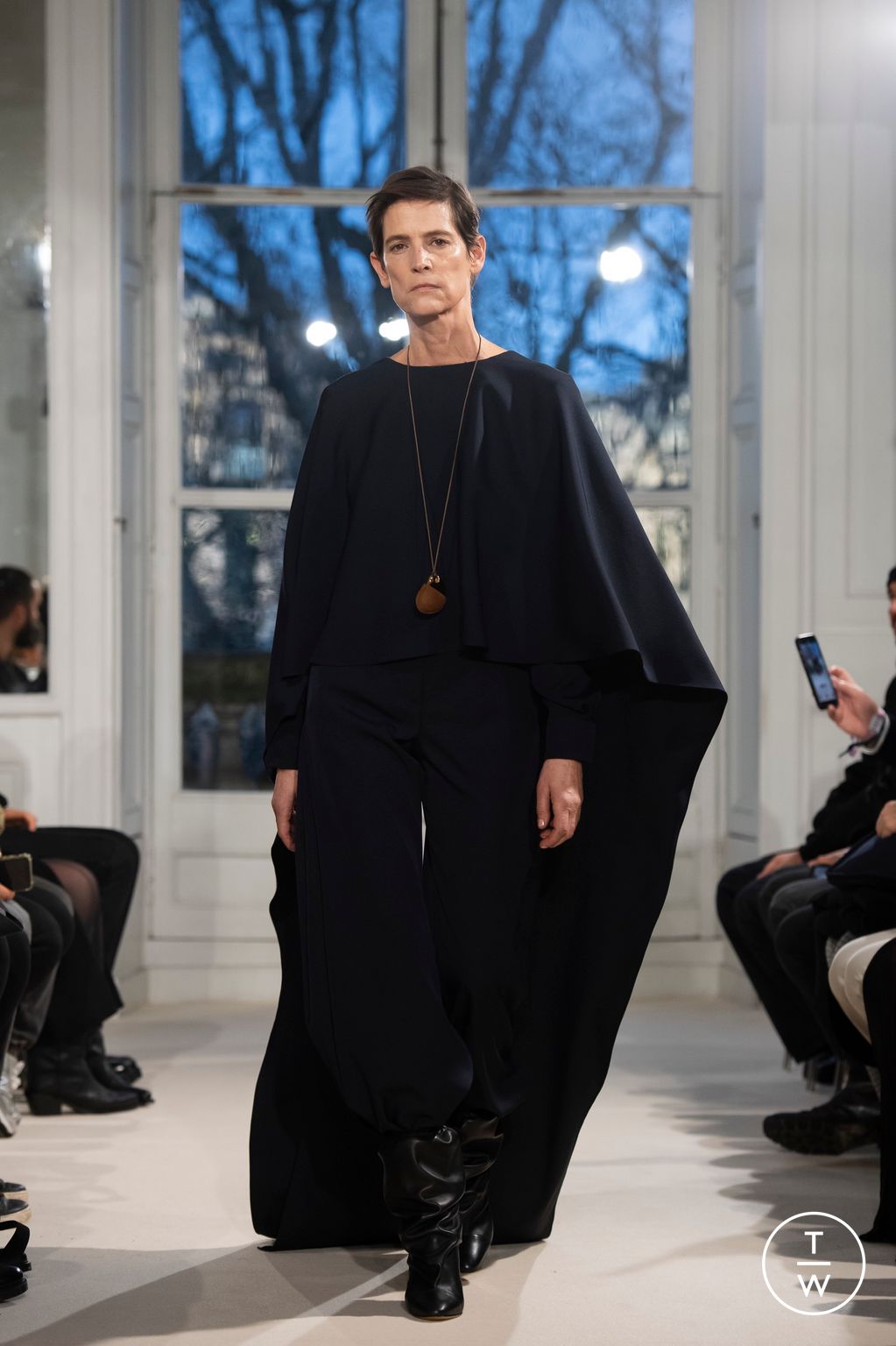 Fashion Week Paris Spring/Summer 2025 look 9 de la collection Alexandre Vauthier couture