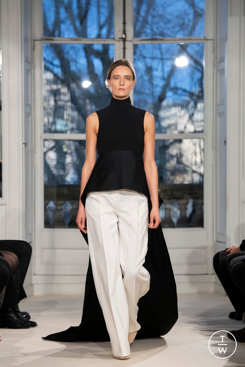 Fashion Week Paris Spring/Summer 2025 look 25 de la collection Alexandre Vauthier couture