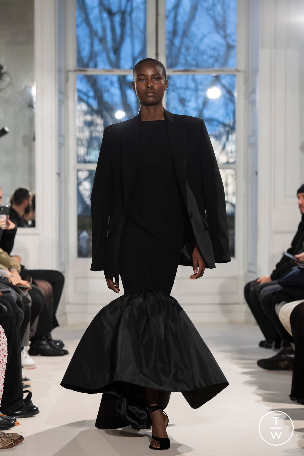 Fashion Week Paris Spring/Summer 2025 look 27 de la collection Alexandre Vauthier couture