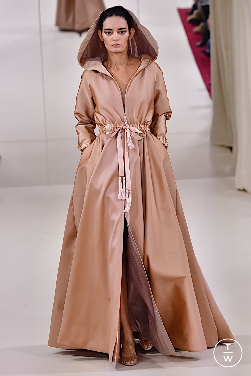 Fashion Week Paris Spring/Summer 2022 look 17 from the Alexis Mabille collection 高级定制