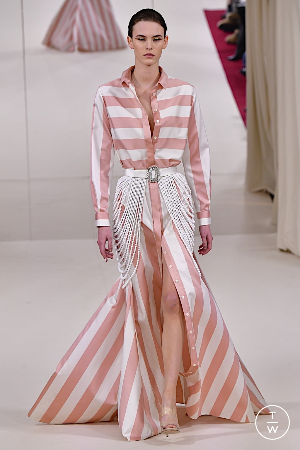 Fashion Week Paris Spring/Summer 2022 look 16 from the Alexis Mabille collection couture