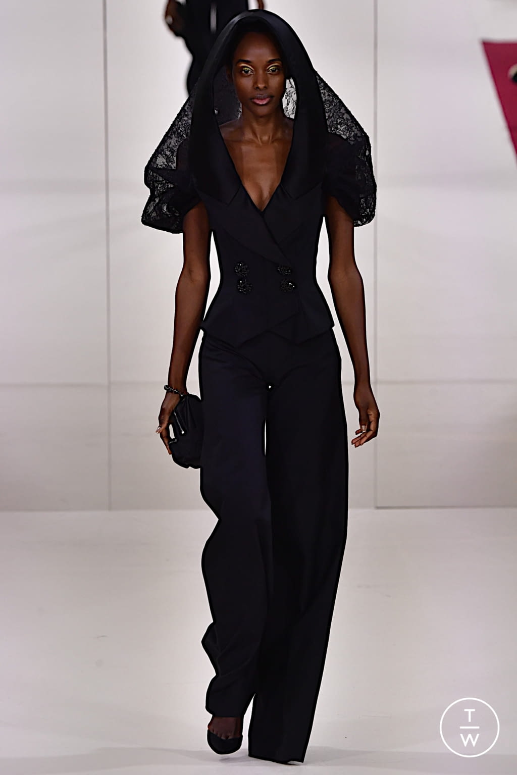 Fashion Week Paris Spring/Summer 2022 look 21 from the Alexis Mabille collection couture