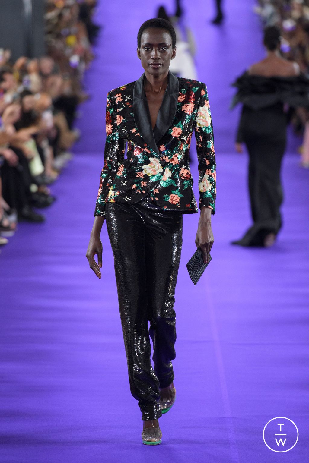Fashion Week Paris Fall/Winter 2022 look 2 de la collection Alexis Mabille couture