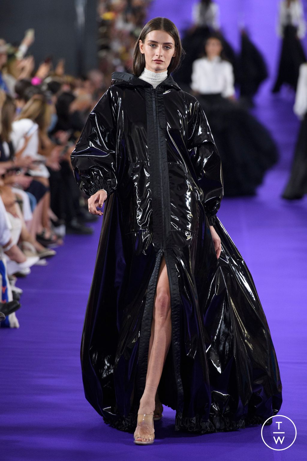 Fashion Week Paris Fall/Winter 2022 look 7 de la collection Alexis Mabille couture