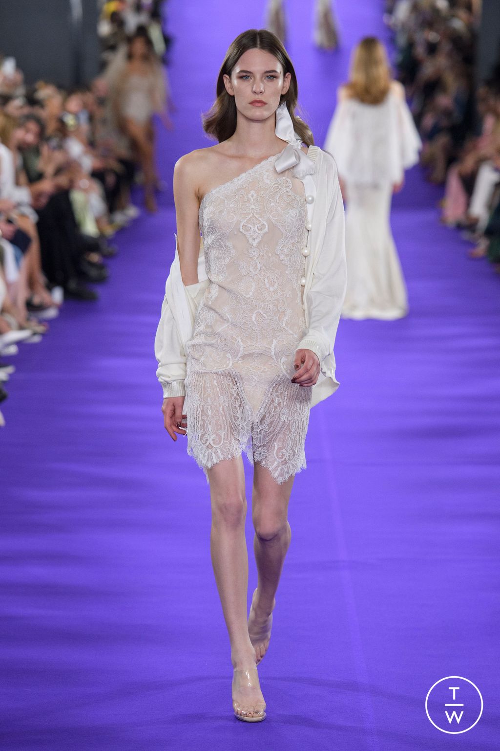 Fashion Week Paris Fall/Winter 2022 look 14 from the Alexis Mabille collection couture