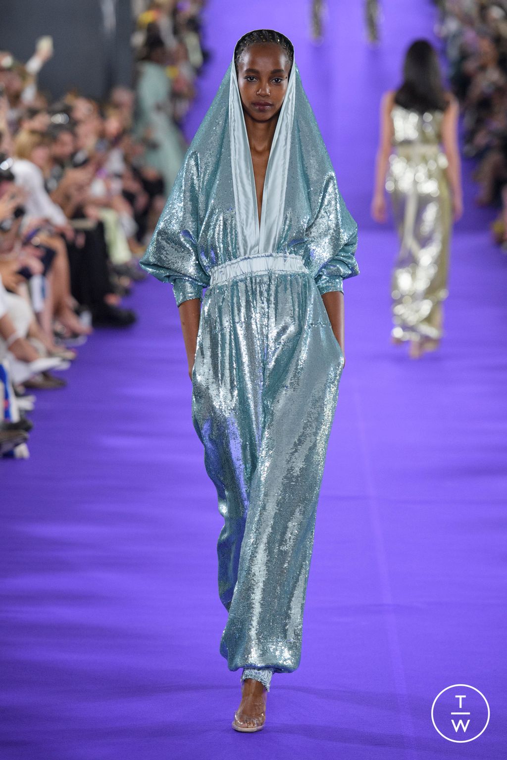 Fashion Week Paris Fall/Winter 2022 look 19 from the Alexis Mabille collection couture