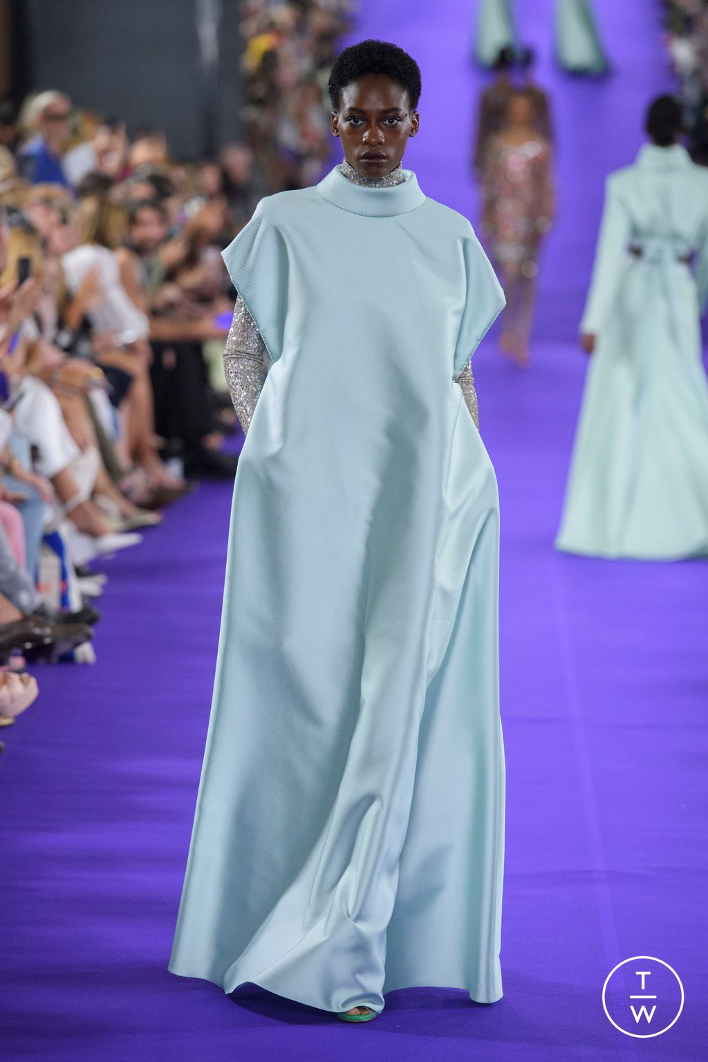 Fashion Week Paris Fall/Winter 2022 look 21 de la collection Alexis Mabille couture
