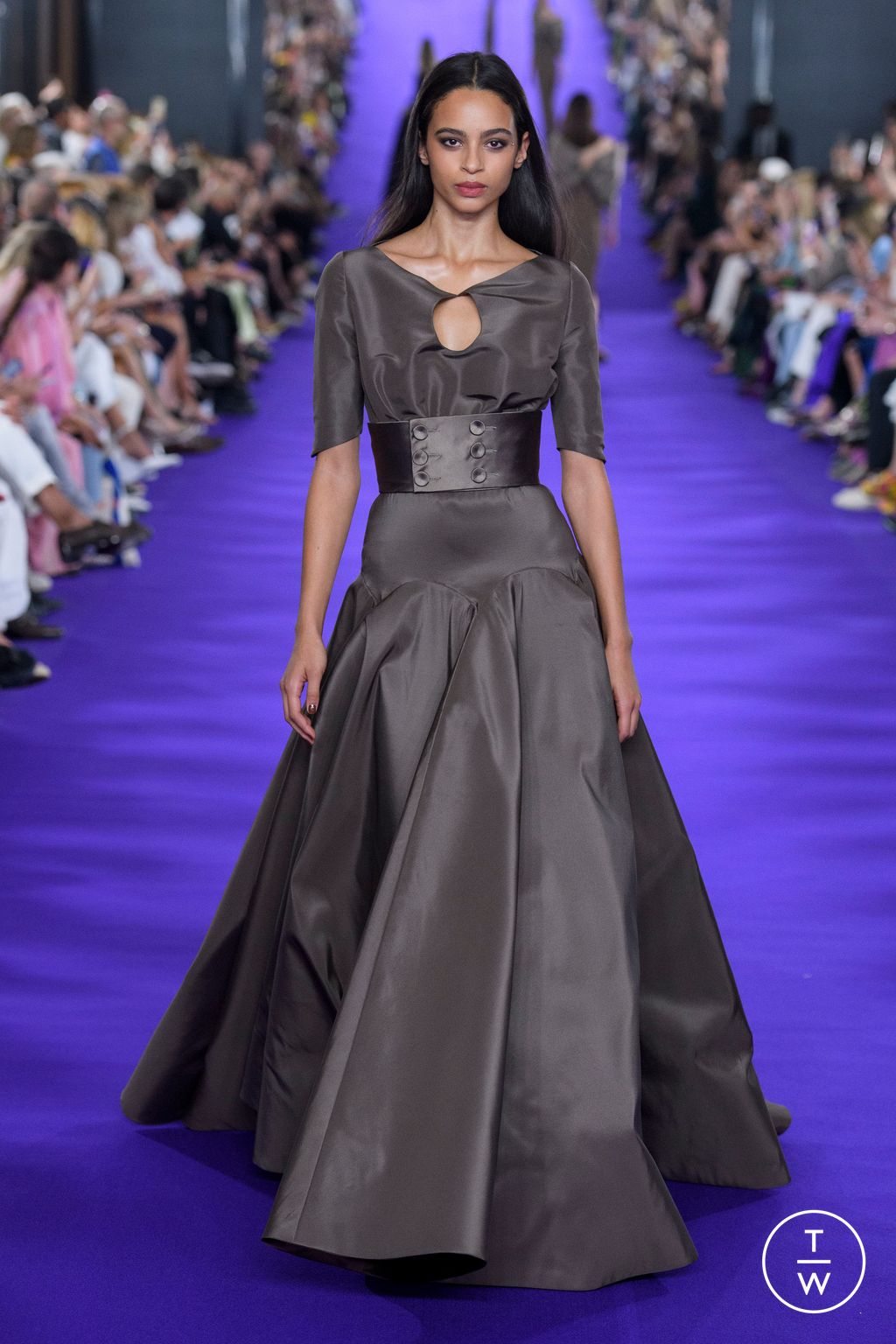 Fashion Week Paris Fall/Winter 2022 look 26 from the Alexis Mabille collection couture