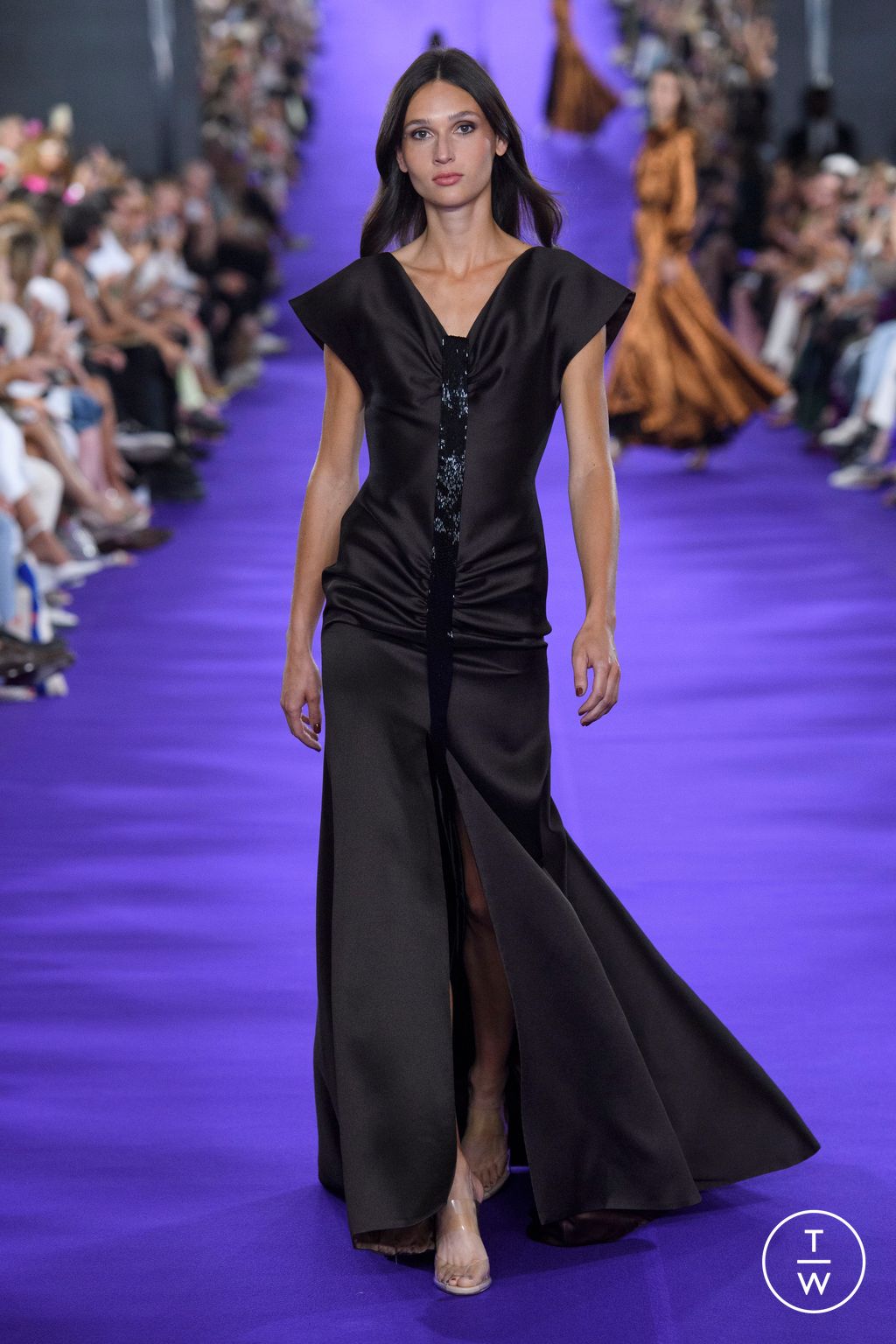 Fashion Week Paris Fall/Winter 2022 look 29 from the Alexis Mabille collection couture
