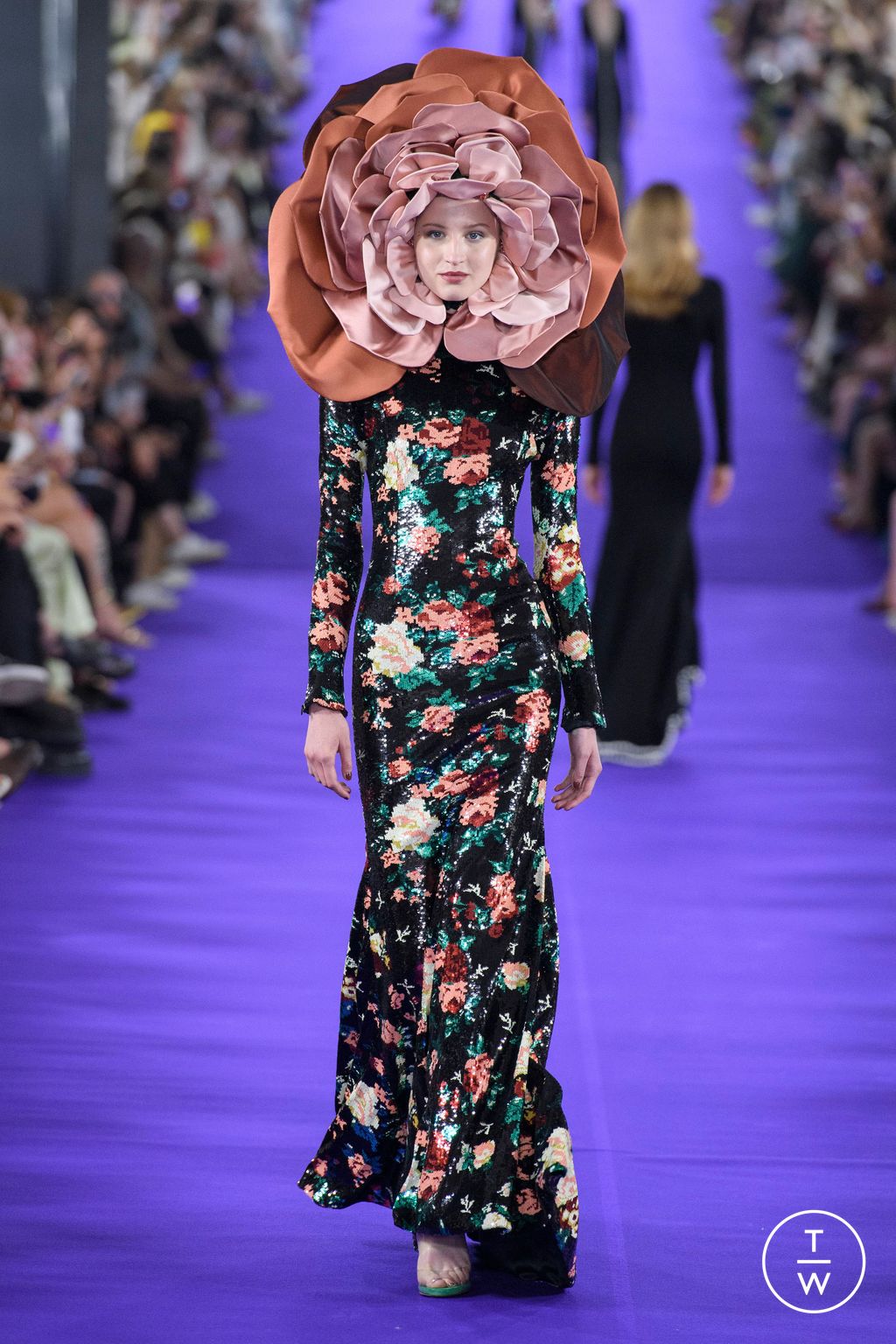 Fashion Week Paris Fall/Winter 2022 look 35 from the Alexis Mabille collection couture