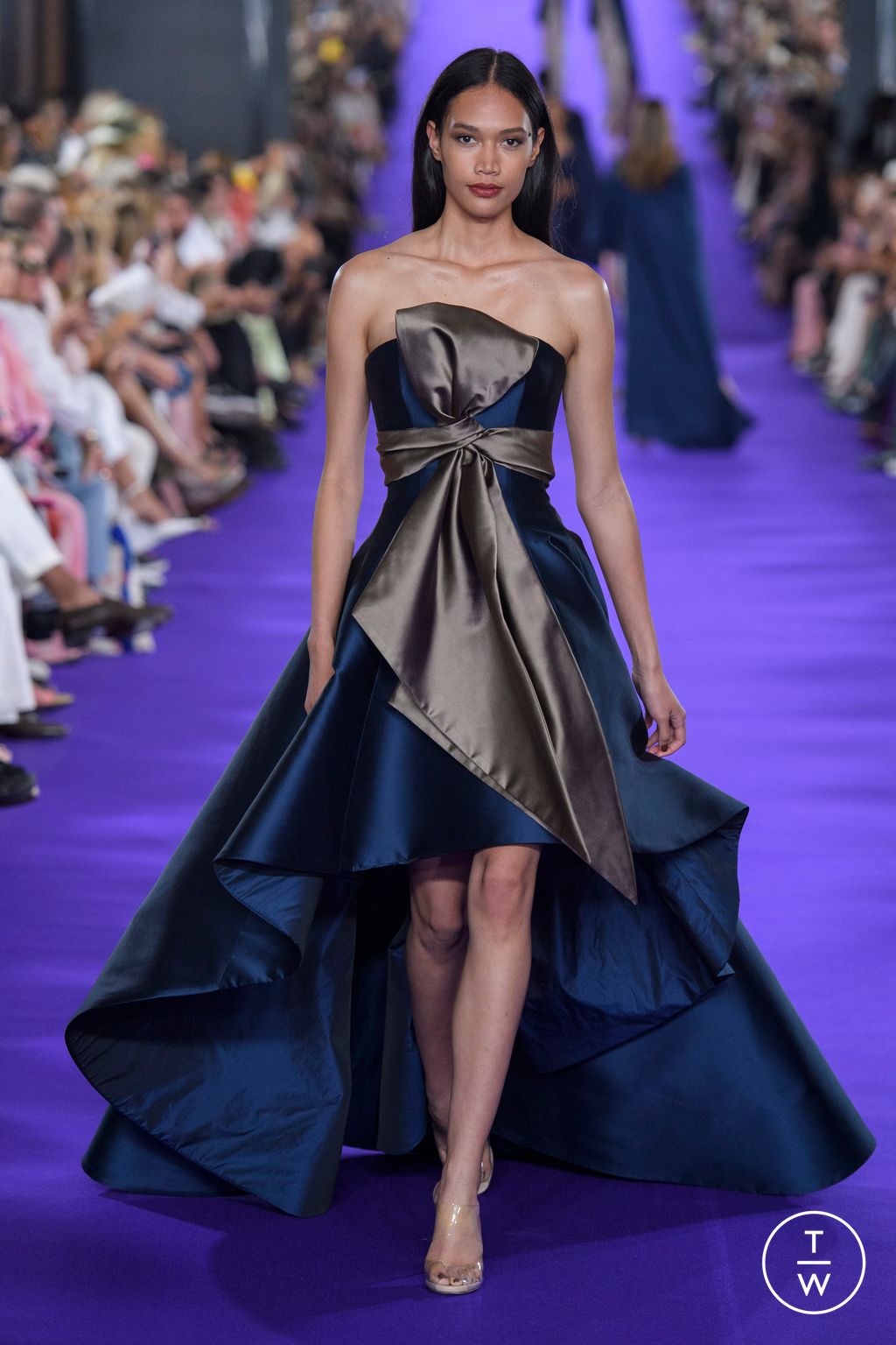Fashion Week Paris Fall/Winter 2022 look 39 from the Alexis Mabille collection couture