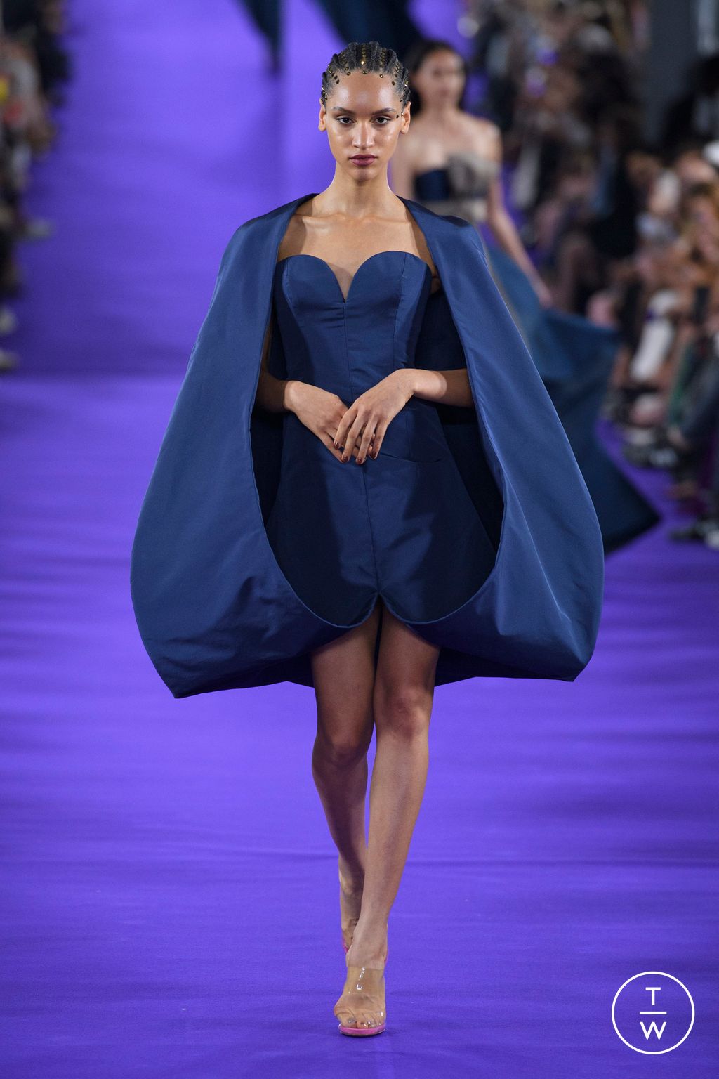 Fashion Week Paris Fall/Winter 2022 look 40 de la collection Alexis Mabille couture