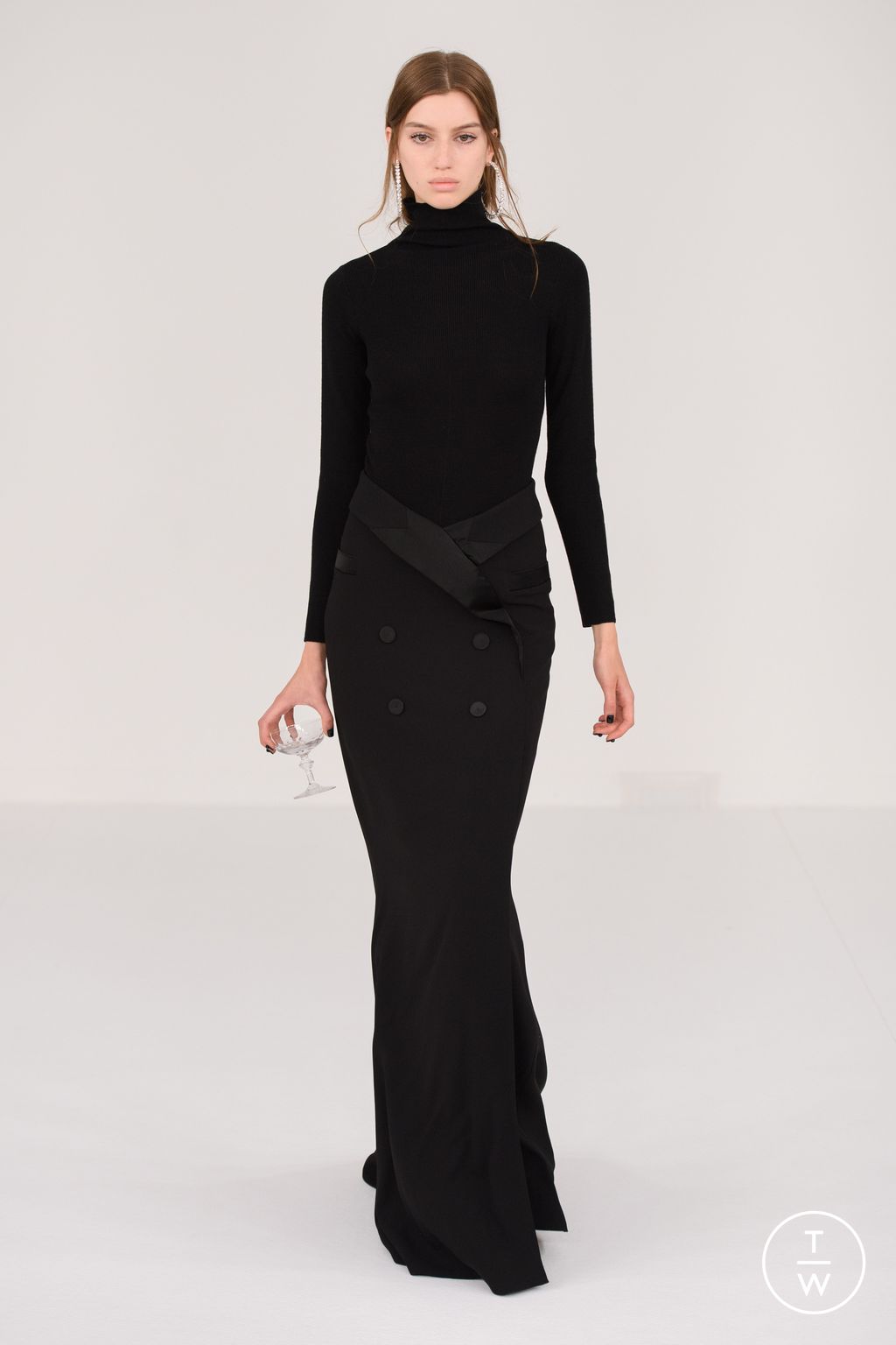 Fashion Week Paris Fall/Winter 2023 look 1 de la collection Alexis Mabille couture