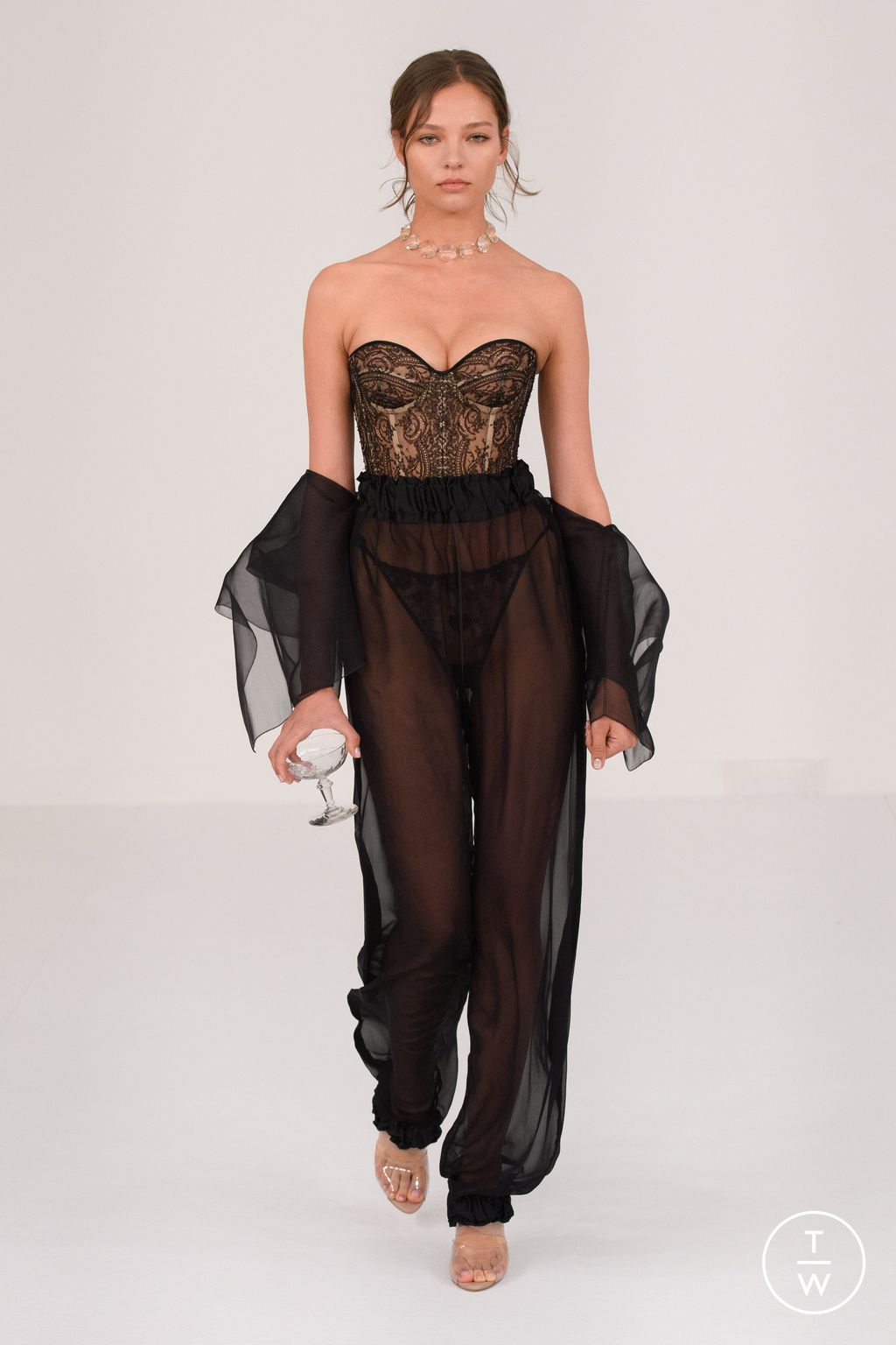 Fashion Week Paris Fall/Winter 2023 look 3 de la collection Alexis Mabille couture