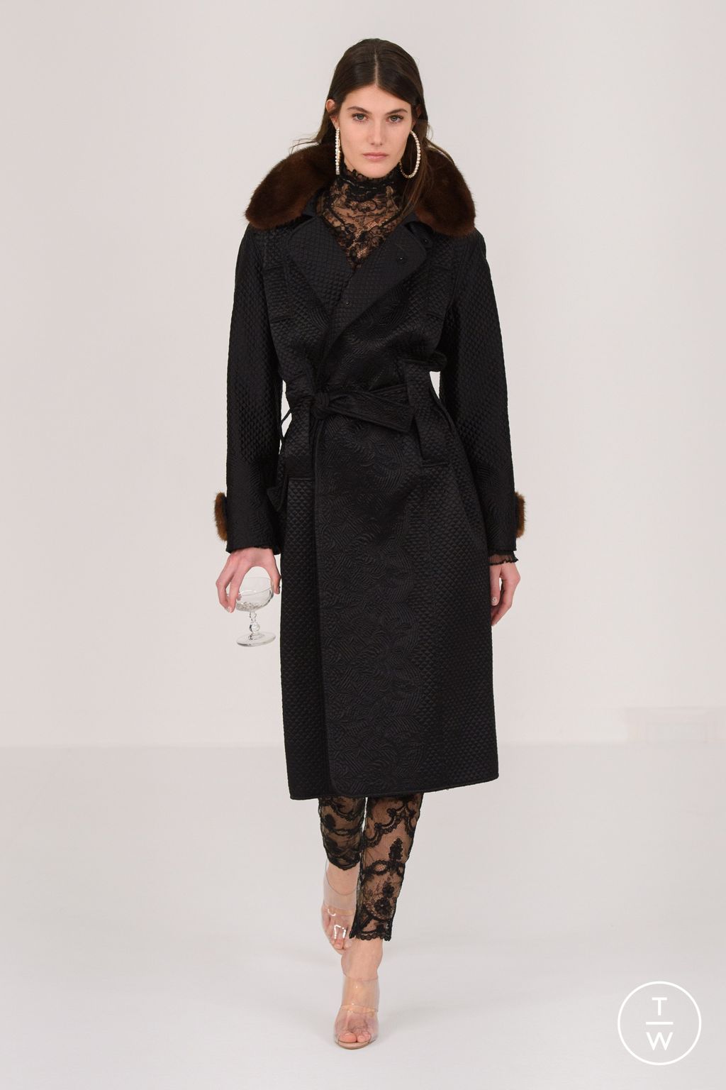 Fashion Week Paris Fall/Winter 2023 look 4 from the Alexis Mabille collection 高级定制