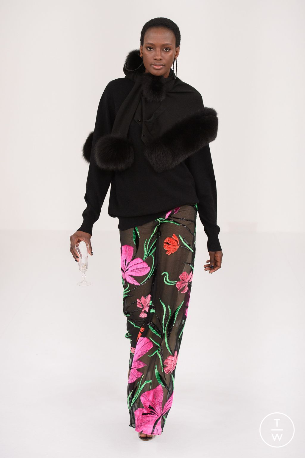 Fashion Week Paris Fall/Winter 2023 look 12 from the Alexis Mabille collection 高级定制