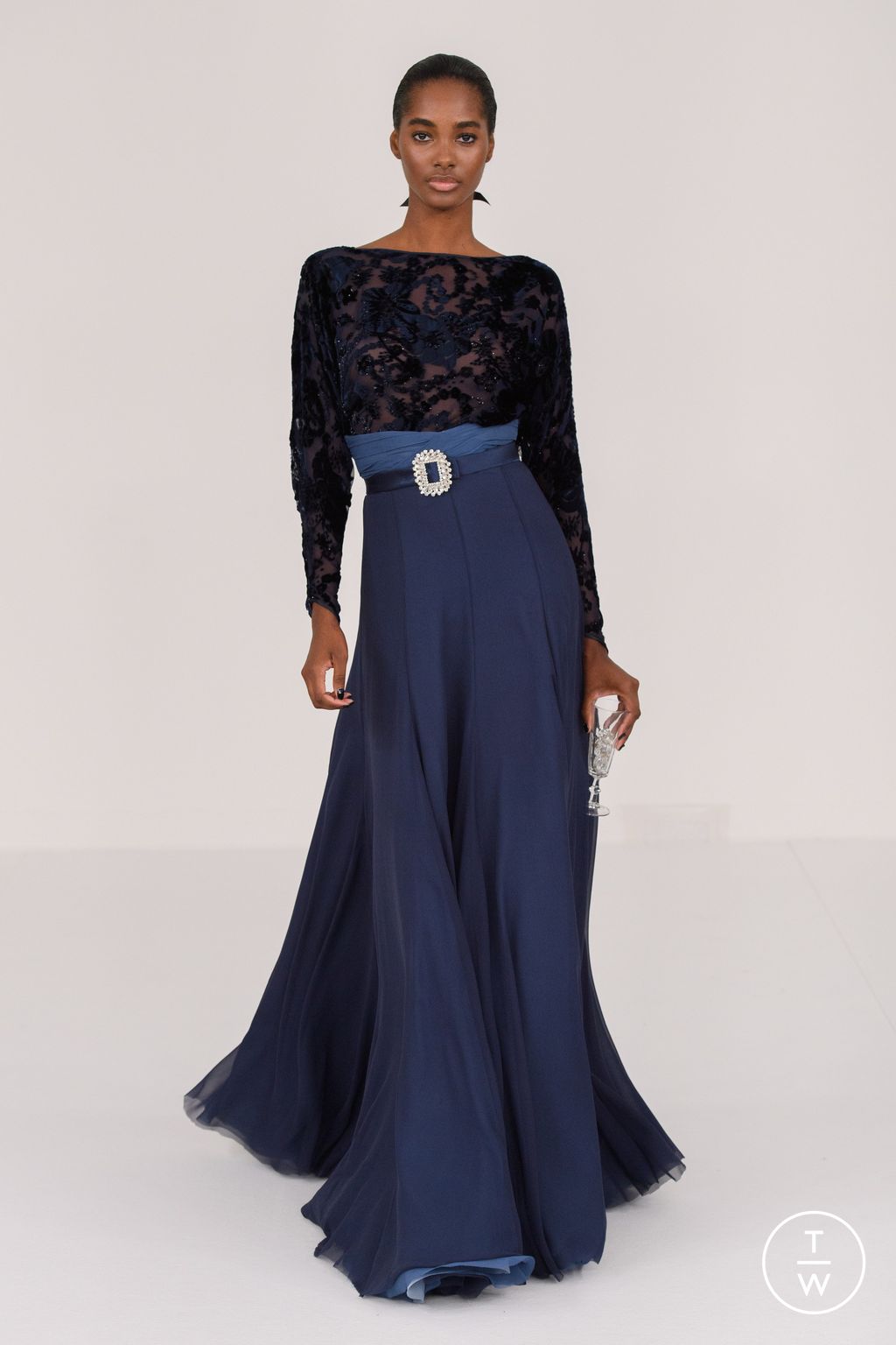 Fashion Week Paris Fall/Winter 2023 look 21 from the Alexis Mabille collection 高级定制