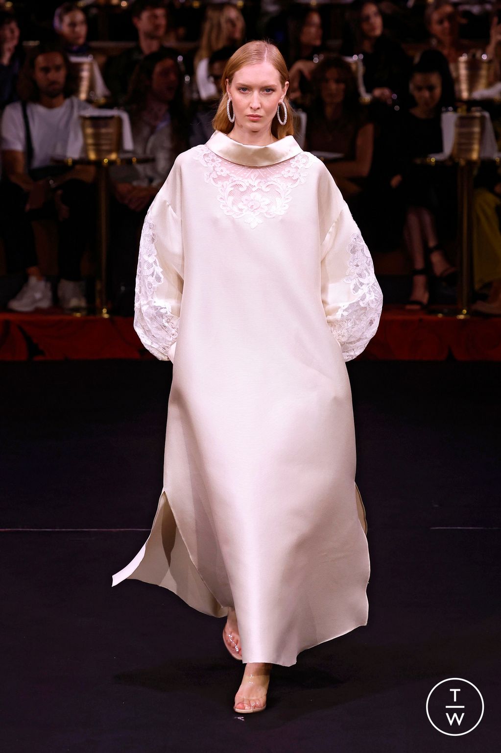 Fashion Week Paris Fall/Winter 2024 look 10 de la collection Alexis Mabille couture