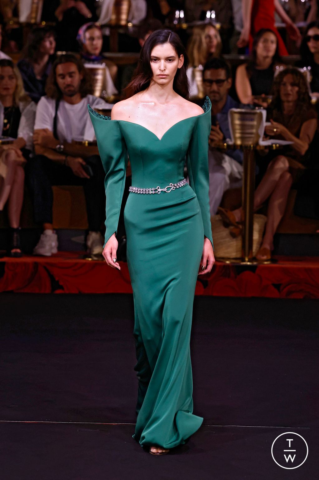 Fashion Week Paris Fall/Winter 2024 look 16 from the Alexis Mabille collection couture