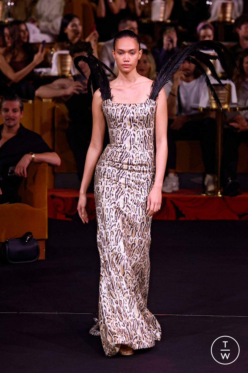 Fashion Week Paris Fall/Winter 2024 look 21 de la collection Alexis Mabille couture